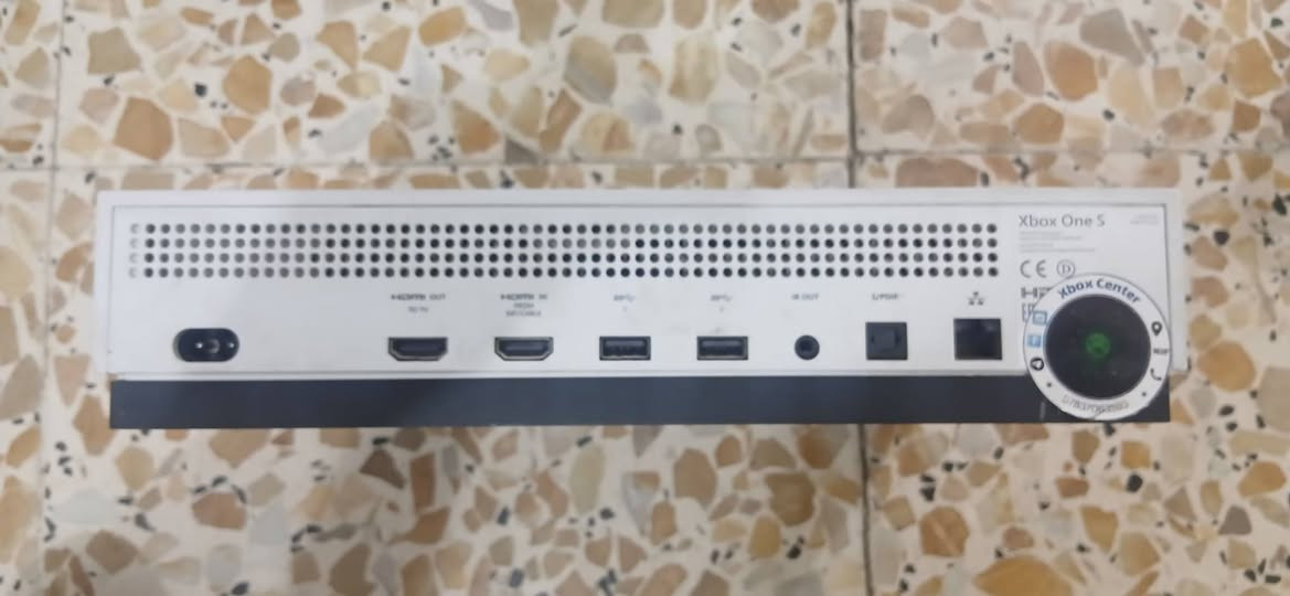 اكس بوكس وان اس للبيع
مع كامل الملحقات الأصلية
 ( جوستكات عدد 2 أصليات و نظيفات جداً و كيبلات الجهاز كاملة ) 
الجهاز مستخدم قليل و كلش نظيف
 السعر 200 و بي مجال 
للاستفسار التواصل خاص او على الرقم ***********
توصيل موجود داخل بغداد
