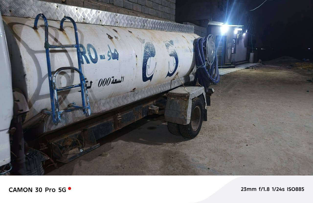 السلام عليكم دنكر ماء للبيع موديل 1991 الحمل 4 طن جاهز وشغال مكينه وگير بنگو جدد تخم تايرات جديد 
مكينه روبن جاهزه والهوز 16 متر جديد 
الاتصال والاستفسار ***********
