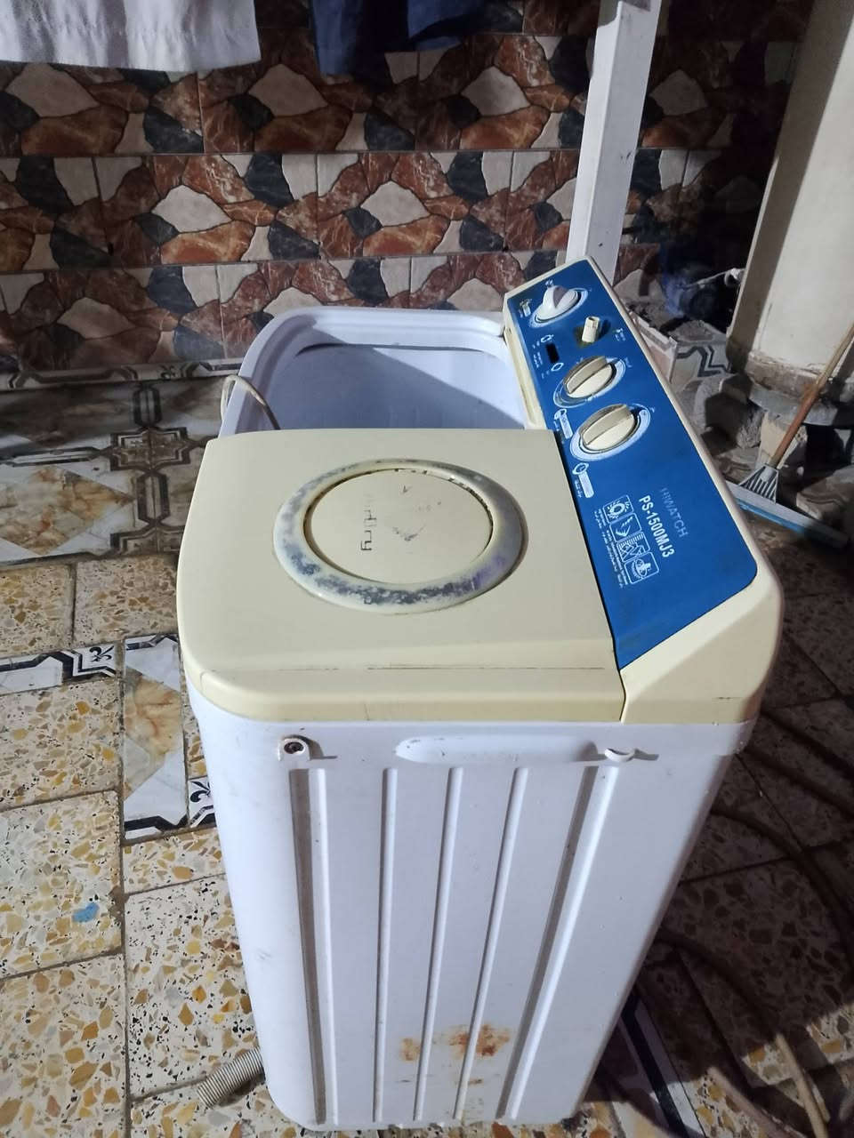 غساله للبيع عنواني ناصريه زديناويه *********** شغاله من طول للطول بس باب ما بيه والله نظيفه و اصليه كلش اريده ب 70 بيه مجال
