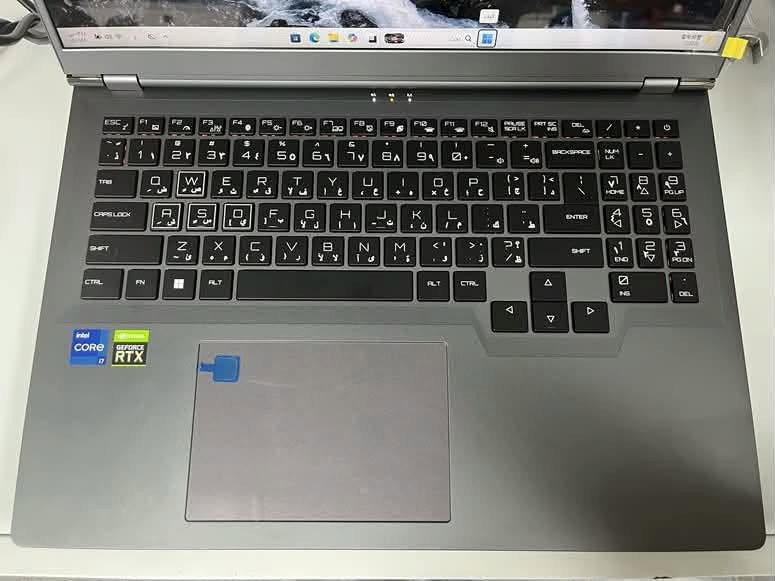 * لابتوب ألعاب I7-13620H  /th13
 * اللون: رمادي 
 * المعالج: إنتل كور i7-13620H - انوية 10 -16 خيطا
 * السرعة: سرعة ساعة المعالج: 2.6 جيجاهرتز؛ توربو: 4.9 جيجاهرتز 
 * 16 بوصة 1920*1200 IPS 
 * ذاكرة وصول عشوائي DDR5 بسعة /16GB
 *  SSD بحجم M.2(2280) ، 1TB،  
 * وحدة معالجة الرسوميات: رسوميات إنتل إيريس إكس إي؛ نفيديا جيفورس RTX 4060 بسعة 8 جيجابايت 
 * البطارية: 4 خلايا 4S1P 5900 مللي أمبير 15.2 فولت 
 * إصدار البلوتوث 5.0
 * كاميرا أمامية بدقة 2.0 ميجا بكسل 
 * واي فاي ثنائي النطاق، 2.4 جيجا/5 جيجا 
 * فتح ببصمة الإصبع 
 * لوحة مفاتيح إنجليزية وعربية بإضاءة خلفية 
 * نظام التشغيل: ويندوز 11 برو باللغة الإنجليزية والعربية
*********** خاص مفتوح 
سعر مليون و650 وقابل لتفاوض

