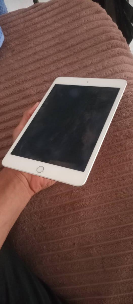 ايباد مني 5 كله ابلادي
ذاكره 64نضيف
بصمه شغال كله
صوت ،سيم ،كامرات كله شرط
وتساب ***********
سعر 175
