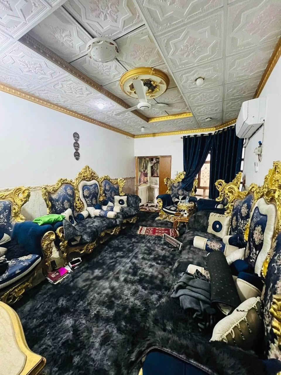 بيت للبيع (  157 ونص ) متر - طابو صرف 

(الوجة 7 والنزال 22.5)  صب كونكريت مسلح

حي ميسان قطاع 31 … شارع 10 تبليط

يحتوي على طابق ونــص 

الاول / غرفتين وصالة واستقبال ومطبخ ومكشوفة
         وصحيات داخلية وخارجية طارمة

الثاني / غرفة وصالة

السعر 168 مع المجال

للاستفسار *********** مكتب القلعة بحي ميسان

