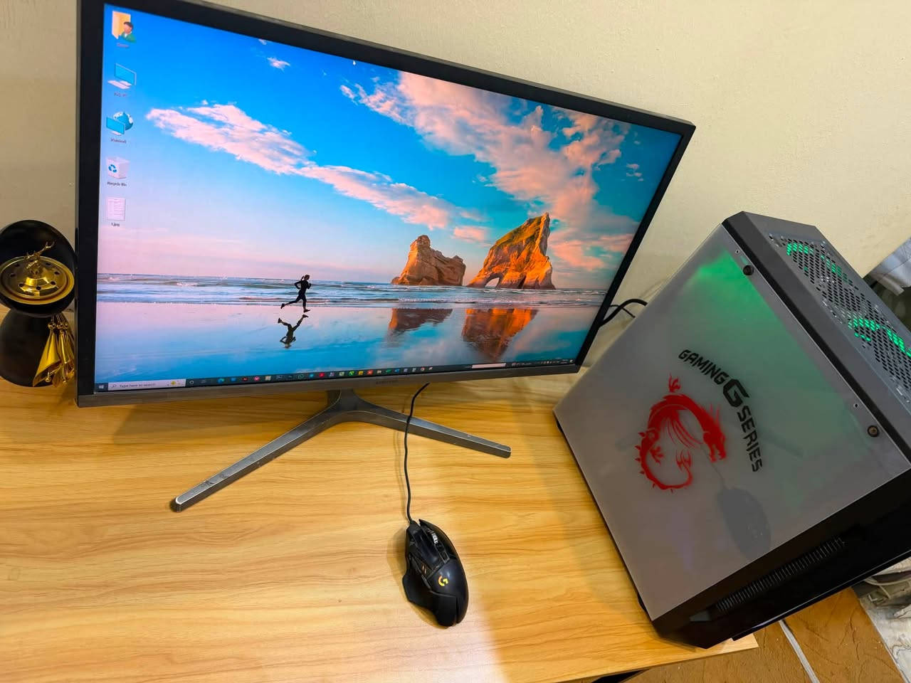 R5 3600 Tray 
Ram 16 
GPU NVIDIA 1650 4 GB
Mb B450M HDV
PUS 700w
شاشة سامسونك 4K
سعر 700 مع توصيل 
***********
