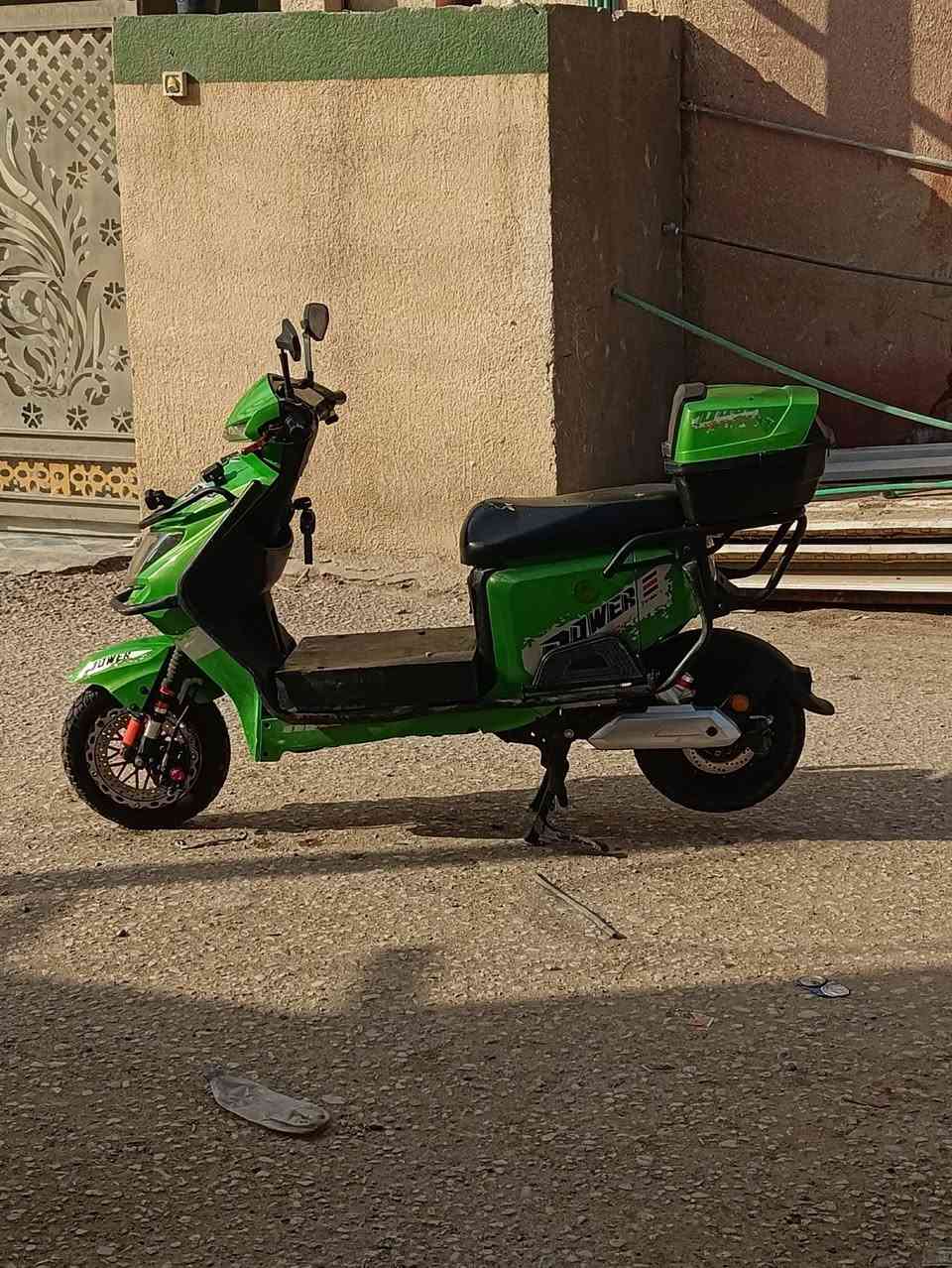 السلام عليكم دراجه سكنس شحن
دراجه حلوه ورزنه بالشارع 

سته بطاريات حجم 26✅

مساحه تخزين كبيره✅

وياله رياضي✅

كلجات رياضي✅

دبلات رياضي✅

مثبت سرعه✅

نظام بگ R✅

بريك دسك امامي خلفي✅

لايتات زنون✅

الدراجه نقوصاته بسيطه فقط بريك خلفي وبطاريات السعر 200 وبيها مجال بابل الاسكندريه الاسكان ‏‪ ***********‬‏واتساب
