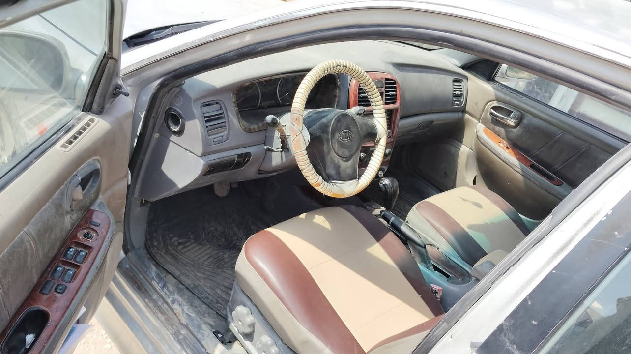 السلام عليكم 
اوبتيما 2000 
مكينه كير كورلا 1800 
رقم بابل راعيه ناصريه شرط التحويل 
تخم تاير ويل جديد 
نقص تبريد  
مكانه حله 
مصبوغه عام 
***********
السعر 40 وبيه مجال
