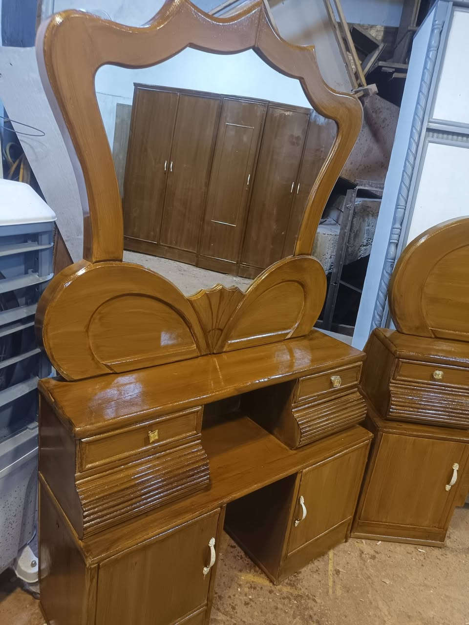 غرفه ام خمسه نجاره كامله الحله ابو غرق حي حسين وتساب أو تصال السعر  السعر اربعميه وخمسين ألف وبيه مجال ***********
