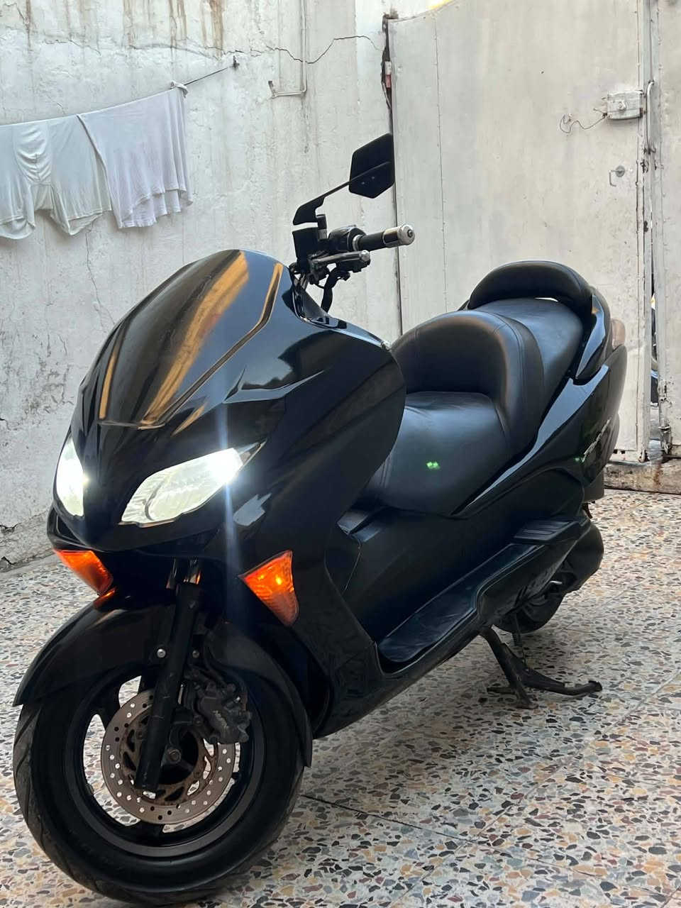 فورزا بصمه صفر تسعه كرستال سبعه كير اربع تحويلات لايت زنون وجه بومه درجة كامله مابيه نقص كهربائية كله شغاله مكان بغداد مدينة الصدر السعر (واحد و٢٠٠) 
***********
