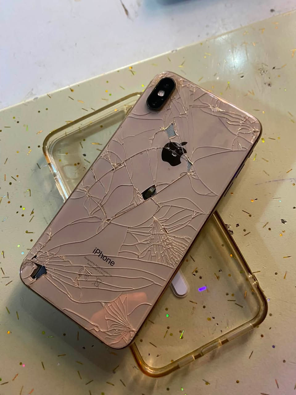 سلام عليكم ايفون xs max للبيع
ذاكره 256
بطاريه80
جهاز مبدل شاشه كلش حلوه وفيس ايدي ميشتغل 
كله شغال وع الفحص واضح بلصور السعر 140 وبي مجال بسيط كلش مكاني بغداد العطيفيه *********** وتساب
*********** اتصال
