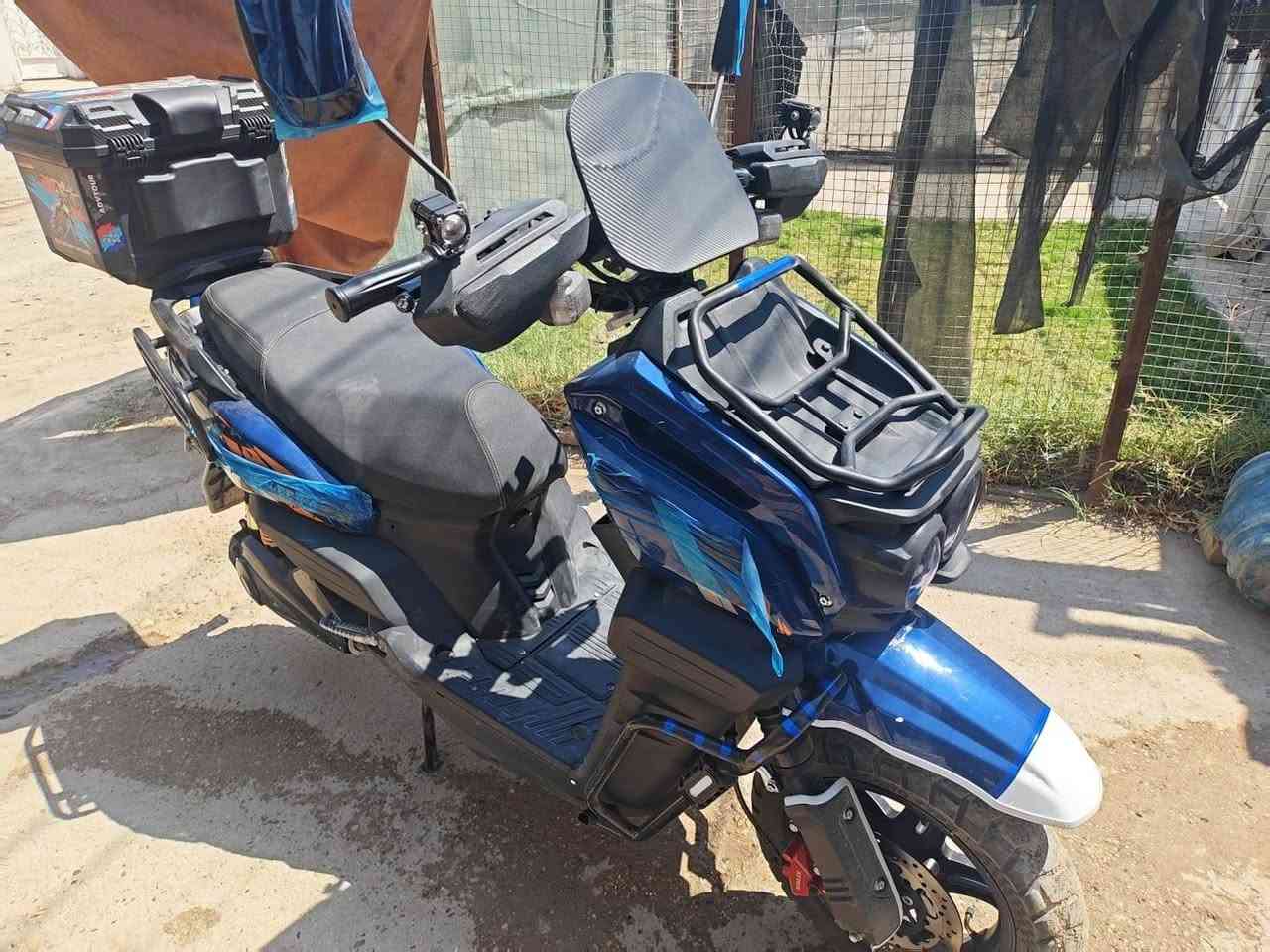 اباجي فول الفول الفول وعل فحص ملف 300 6 بطريات مصطره وعل فحص حيل سريع وقوي زلغ مابي هواي بي موصفات يرجع بك يمشيك بل شحنه الوحده 80 كيلو وكثر 3 سرعات السرعخه مالته 100 كامل مكمل جاهز من كلشي ومكفول من كلشي السعر 900 وبي مجال جماعت 800 مابيع لله يرحم ولديكم وكلكم عله راسي المكان ابو غريب خرنابات هذ رقمي *********** البطريه الوحده38 امبير ولله اجيت بي من الحبانيه لبو غريب خير من لله
