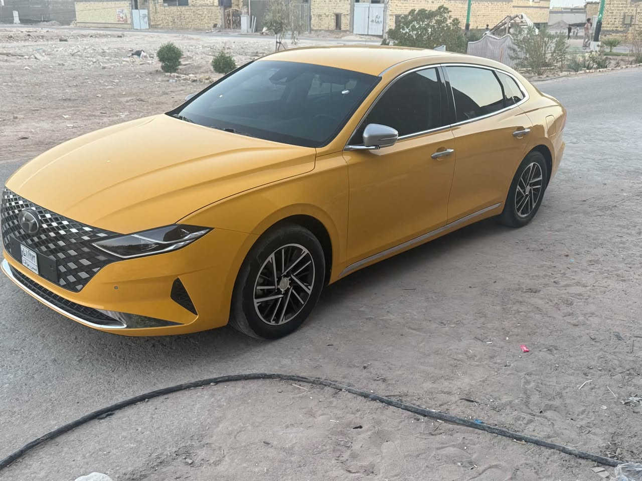 ازيرا 2023 وارد كوري غاز رقم بصره 
السيارة جديدة كلش 
مكفولة من الضربة والكص  بيها فقط بنيد مقسم براغيه بدون فتح 
تسجيل جديد 
محرك 3500
ماشية 11 الف 
رادار 
قفل سرعة 
شاشة
حساسات خلفية وأمامية
سايد بريك كهربائي 
السعر 210 
الاتصال ***********
البصره حي بغداد
