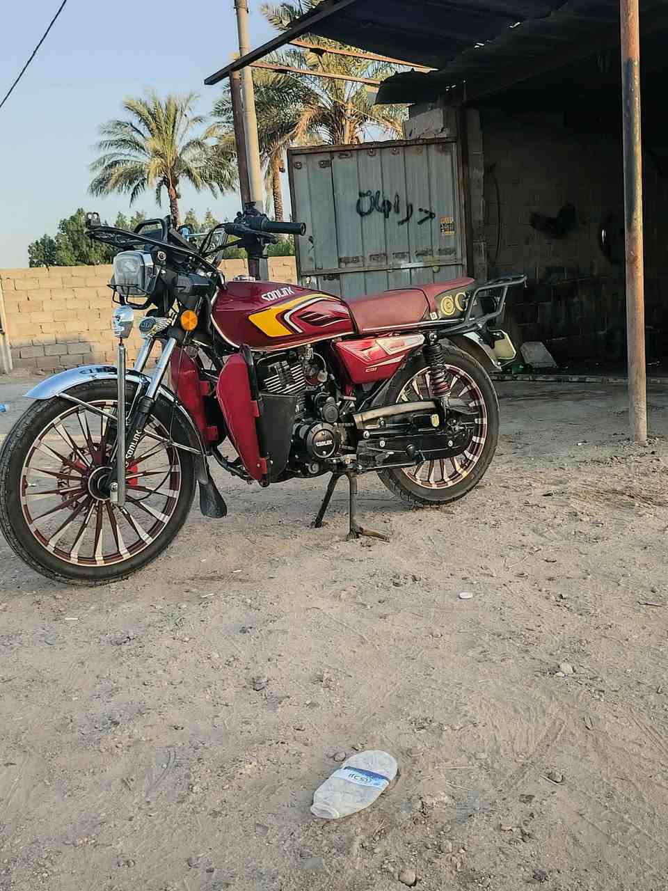 سلام عليكم دراجه البيع موديل 25 دراجه جديده الشراي يجي خاص مكان بغداد اليوسفيه القصر الوسط *********** السعر ٩٠٠ بيها مجال اوراق كامله
