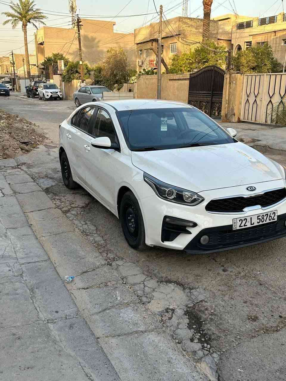 سيراتو موديل 2020 للبيع السياره نظيفه محرك 2000 كير at محرك دوش وارد خليجي ماشيه 160 بيها بارد فقط اي قطرة صبغ مابيها 
محرك وكير مكفولات تحويل ثاني يوم رقمها اربيل مكان السياره بغداد السعر 125ورقه   لتعاملني بالتعليقات الشراي يراسلني واتساب لو يتصل ***********
