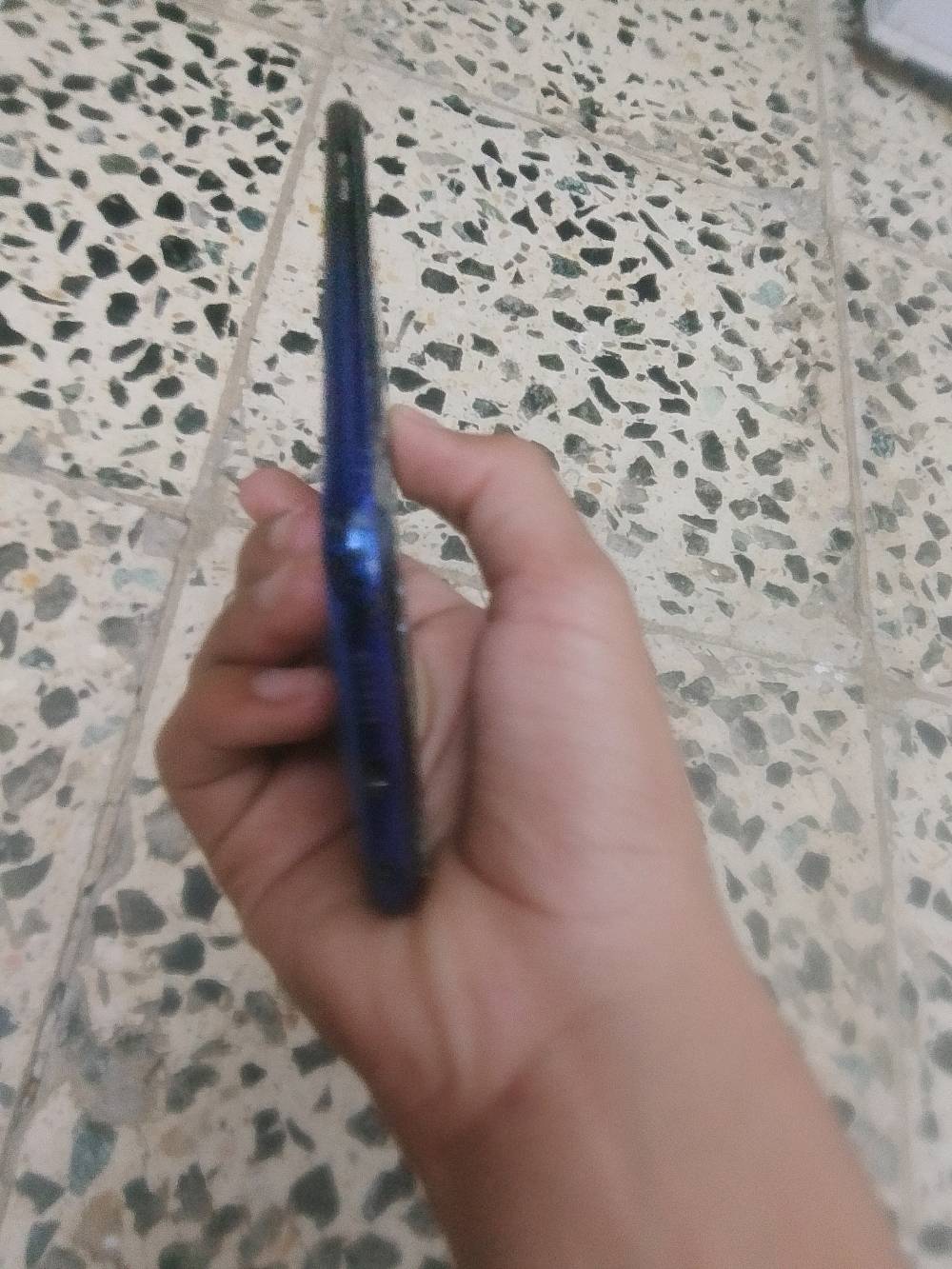 سلام عليكم عندي جهاز للبيع يرادله شاشه  وظهر