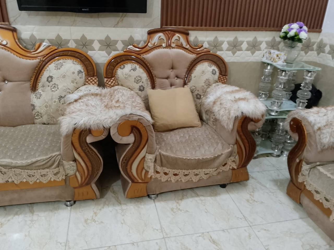 غتخم للبيع بعده نظيف كلش. عشر نفرات  سعر.    260.   وبي مجال الاتصال عله رقم ***********
