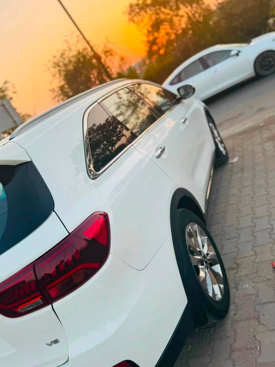 السلام عليكم

سورنتو للبيع موديل 2020 خليجي بصمة فول مواصفات عدا البنوراما

رقم بغداد 

مكينة مكفولة گير تخم تاير تبريد ثلج 

المواصفات

ثلاث قطع تبريد 

سبعه راكب 

كشنين كهرباء 

لد امامي خلفي

كامره خلفيه دواره 

كروز سرعه 

حساس امامي خلفي

سايد بريك بالرجل 

بردات خلفيه 

تحكم استيرن جهتين 

جنطه كهرباء

محرك V6 3500

خرائط وباقي المواصفات المعروفه 

السياره ماشيه 85الف كيلو متر 

عنواني ديالى .

‭***********
***********
