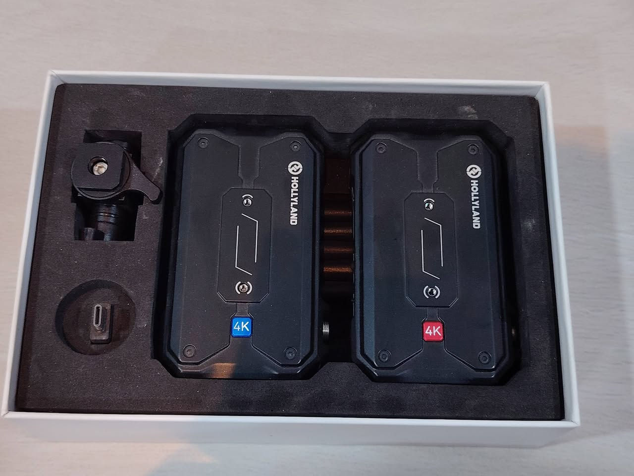 Hollyland pyro h 4k Hdmi transmit and receive 4k
متوفر النظافة بل صورة سعر 350 الف
***********

نص مكتوب في الصور:
- Hollyland Pyro H 4K HDMI Wireless Video Transmission System
- 4.9 (12)
- Compare
- In Stock
- €322.65
- USD $369.00