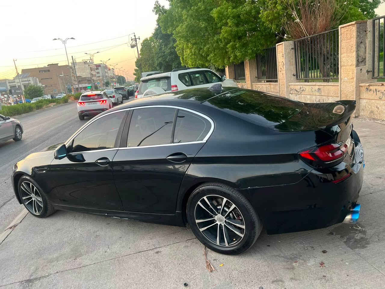 BMW f10 فول مواسةفات شةريكة عروش سبوغ عام. بيش و پشتي كةپسة شكلي گوراوة بو ٢٢ سةيارةكي زور نازدار و زور بي مةسرةفة ئةوةي موشتةري زياتر زانياري ***********وةتس ئةپ أربيل, العراق
