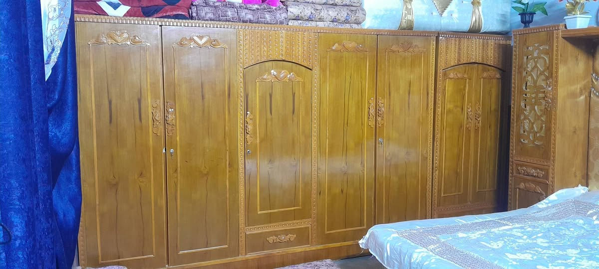 سلام عليكم من رخصت الادمن غرفه نوم للبيع كامله مستخدمه اقل من سنا ***********بي واتساب
