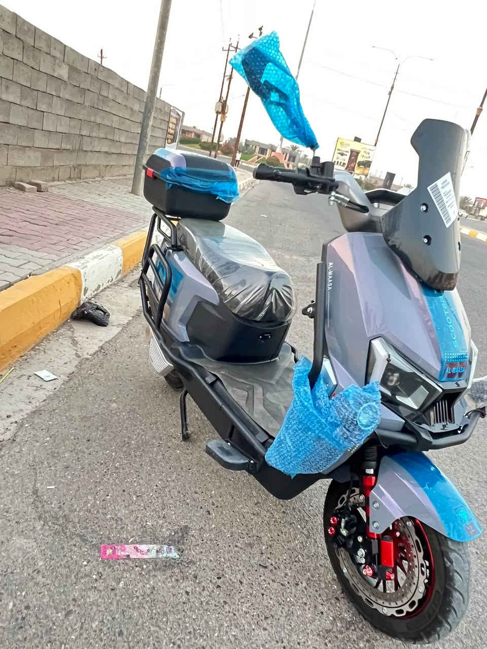 السلام عليكم
دراجه شركة الماسة💎الصاعقه 
موديل2026
موطور بالكارتون جديد
(اخو الزيروو مستخدم شهر فقط ماشي 3الف بعدها زيرو مكفول حتى من شخط ...)
(بطاريات عدد 6 على فحص ) 
فول مواصفات (4000W)
(نظام  R) (نظام P)
(مخرج شحن USP) 
(سرعه120حقيقي ) (سرع 4)
(سويجات2بصمات2كرتات2)
(مثبت سرعة) 
لايت زنون عالي ناصي 
سماعة بلاتوث بلادي 
شاشه آيباد (ديجتال)
انارة محيطيه متغيرة الالوان 
جنطه خلفيه بلاديه
اشاير يمنة يسرة دبل اشارة
السعر950الف وبي مجال
الموقع داخل الرمادي 
الاستفسار :***********
