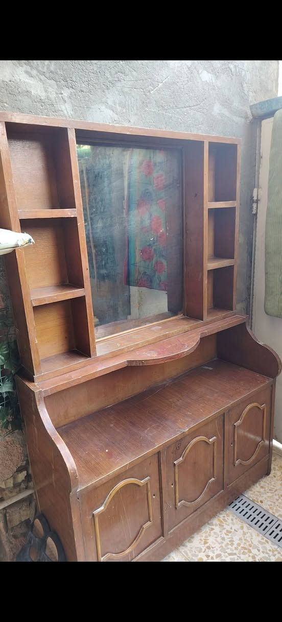 غرفة نوم مستعملة • بدون جرباية • خزانة ٥ بيبان