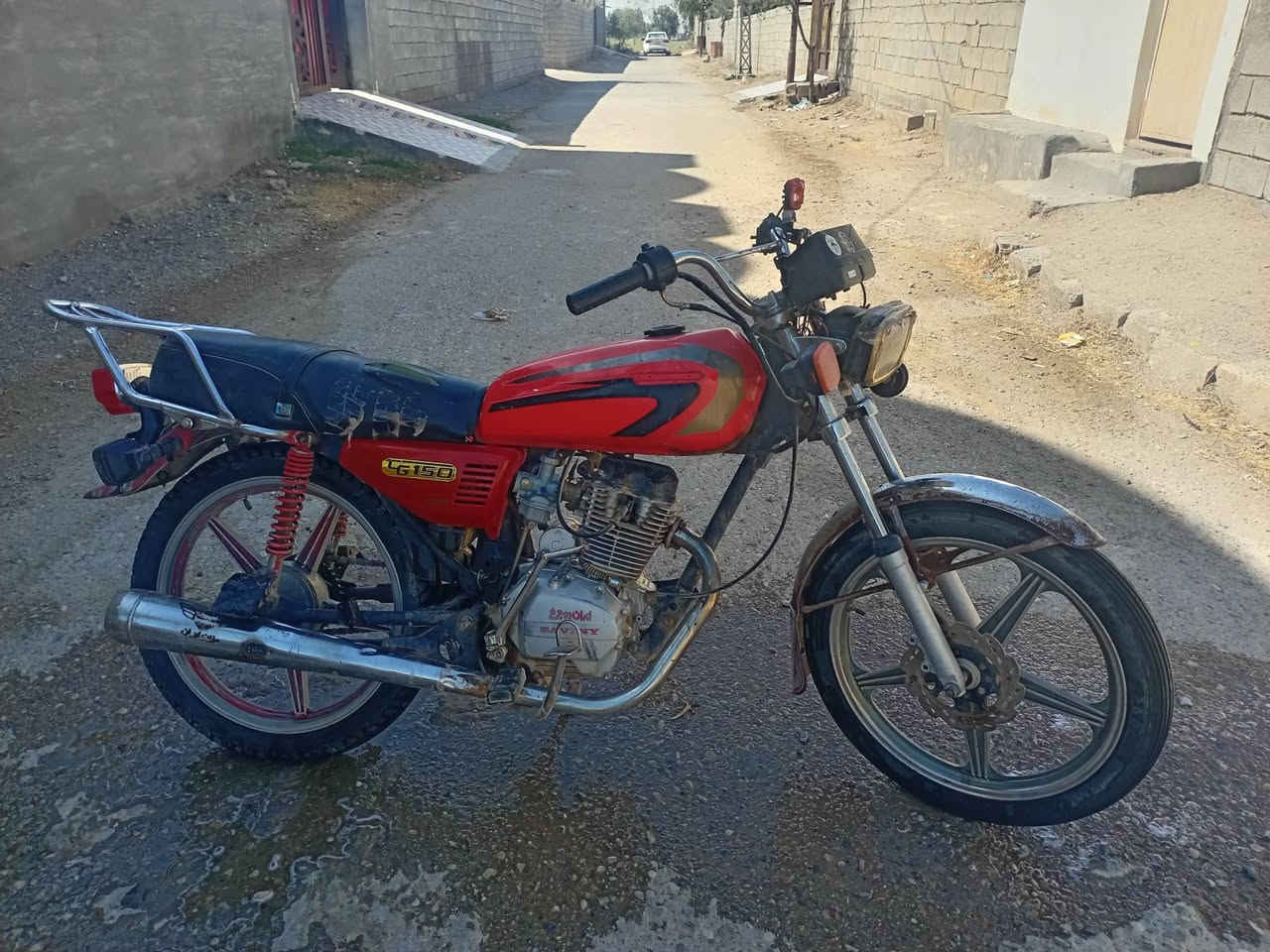 دراجه سيفان موديل 2019 محرك بلادي فول نضافه ونشاط(تشغيل نكره سلف وهندر وكهربايات شغاله كامله) السعر( 300)وبيها مجال حك الجيه لاتصال *********** خاص ما جاوب الشراي يتصل السكن ديالى( ناحيه كنعان)
