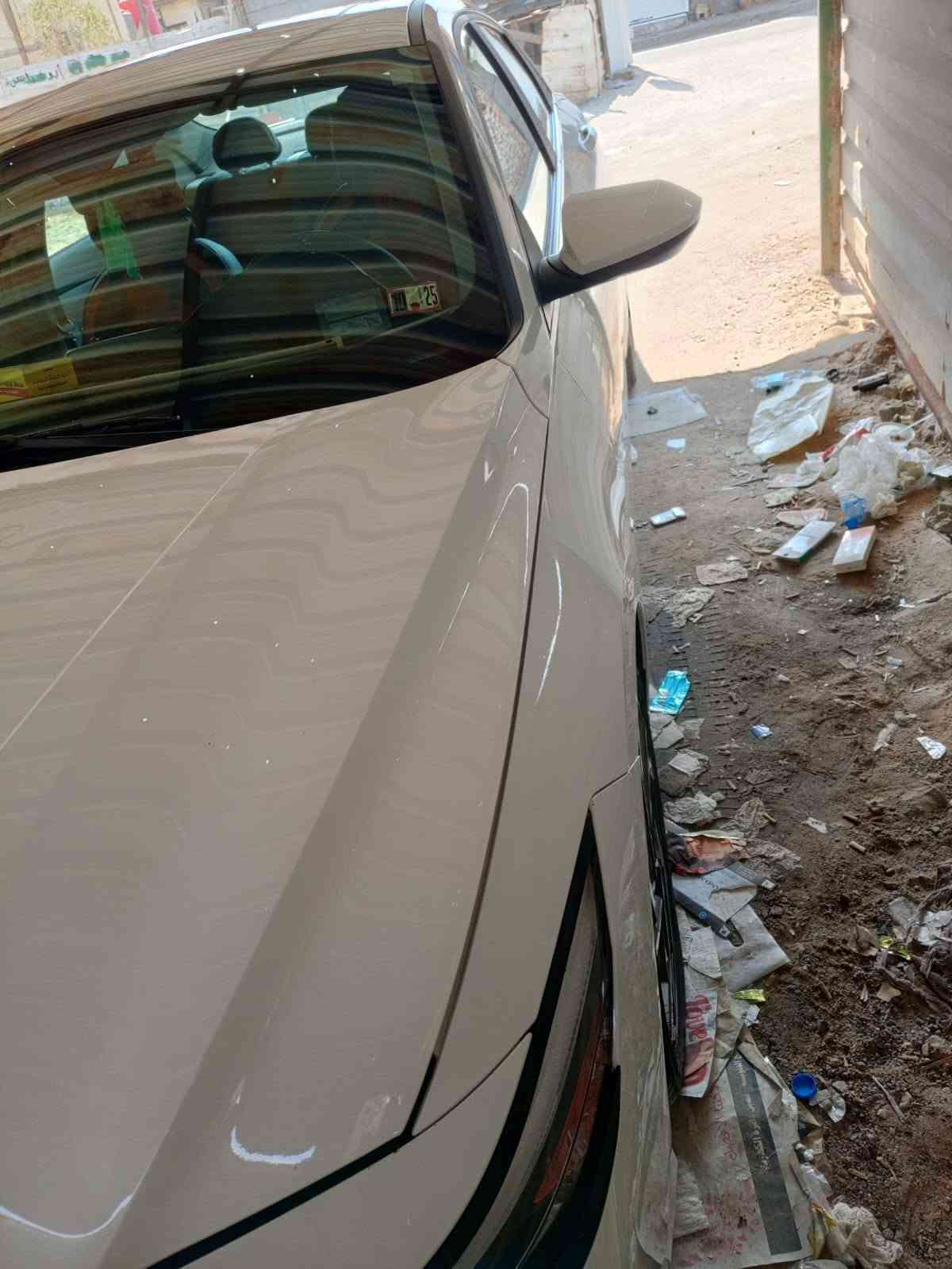 انتره 25 وارد أمريكا، خالية من الضرر أو الحوادث. دوسة قَد شبر بيها بارد. السعر: 165 (قابل للتفاوض مع المشتري الجاد). السيارة كاملة المواصفات وجميلة جداً.
للتواصل: *********** البصرة, العراق
