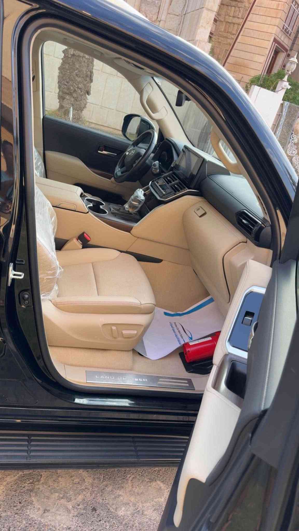 لندكروز للبيع فقط GXR ابلاك ادشن لمتدد S. اعلى مواصفات فول مواصفات حته الابواب شفط ابلادي شرط مكفوله كفاله من الصبغ او البارد والفتح على وضع الشركه 
موديل 2025 
ماشيه 21 الف 
ابريم اصلي رقم اربيل بسمي للستفسار 
*********** مكاني اليرموك بغداد, العراق
