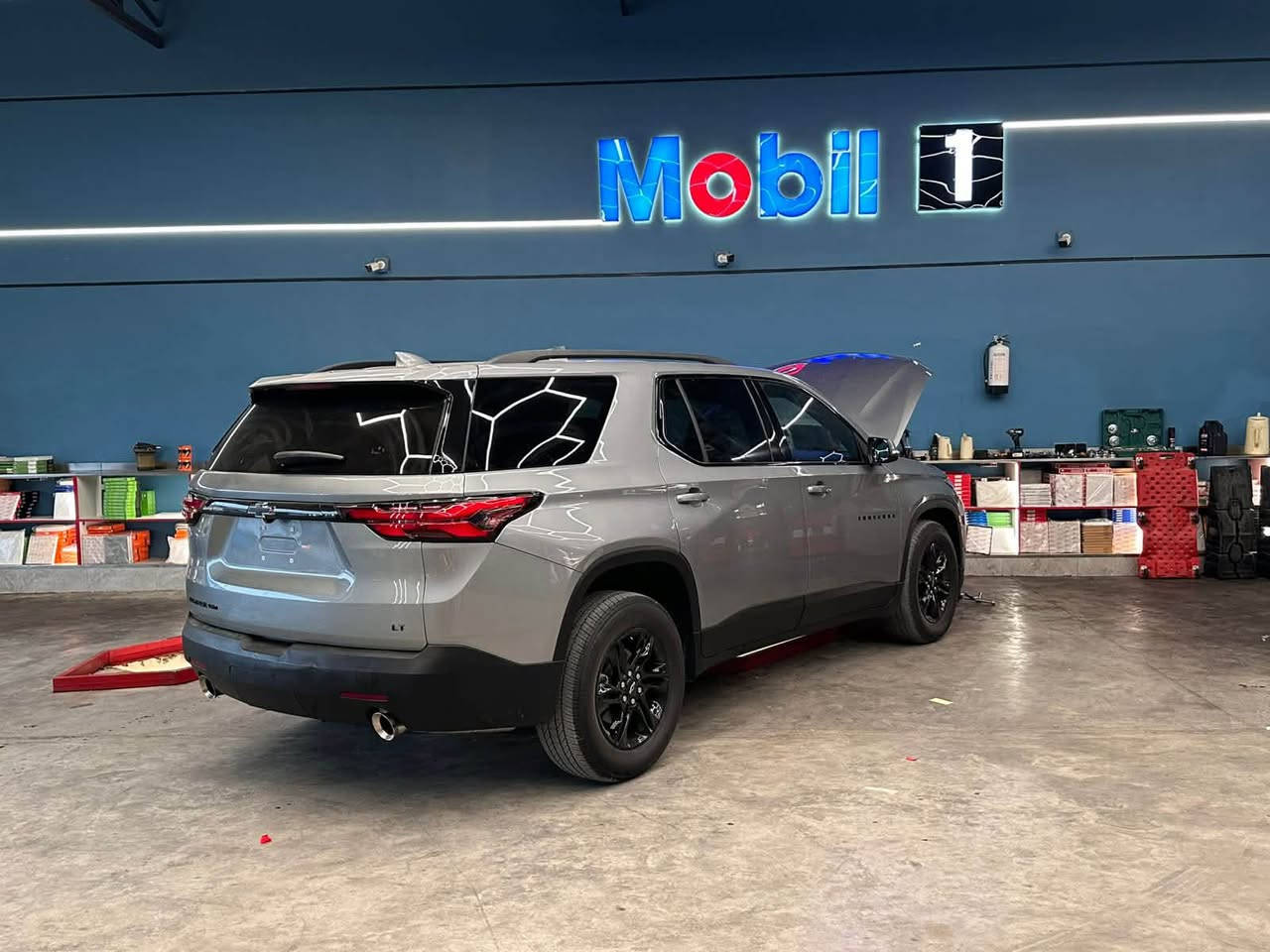 شيفروليت ترافيرس LT موديل 2023
🔹 وارد أمريكي
🔹 محرك 3600 V6
🔹 ماشي 70,000 كم
🔹 رقم بغداد باسمي
🔹 لون رمادي
🔹 السيارة حالياً نظيفة جداً ولله الحمد

⭐ المواصفات:

* تشغيل عن بُعد
* كراسي VIP
* رادار
* باب خلفي كهربائي
* شاشة
* كاميرا
* تحكم بالمقود
* جنوط سوداء
* وغيرها من المواصفات

🛠️ الحوادث:

ضررها بأمريكا كان بالخلف، وتم تبديل صندوق السيارة وإصلاحها.صور الحادث بالمنشور
وبعد وصولها للعراق صار حادث والسيارة كانت واكفة، مرت سيارة كية حمل وانفتح باب الحمل  الخلفي وضرب السيارة بالتكمه وصور الحادث قبل وبعد التصليح موجوده.

الحمد لله السيارة حالياً مرتبة ونظيفة، والفحص على المشتري وبأي مكان يختاره.

📍 الموقع: بغداد – حي الإعلام
💰 السعر: 253$ قابل للتفاوض
❌ لا أقبل المراوس / البدل

📞 ***********

