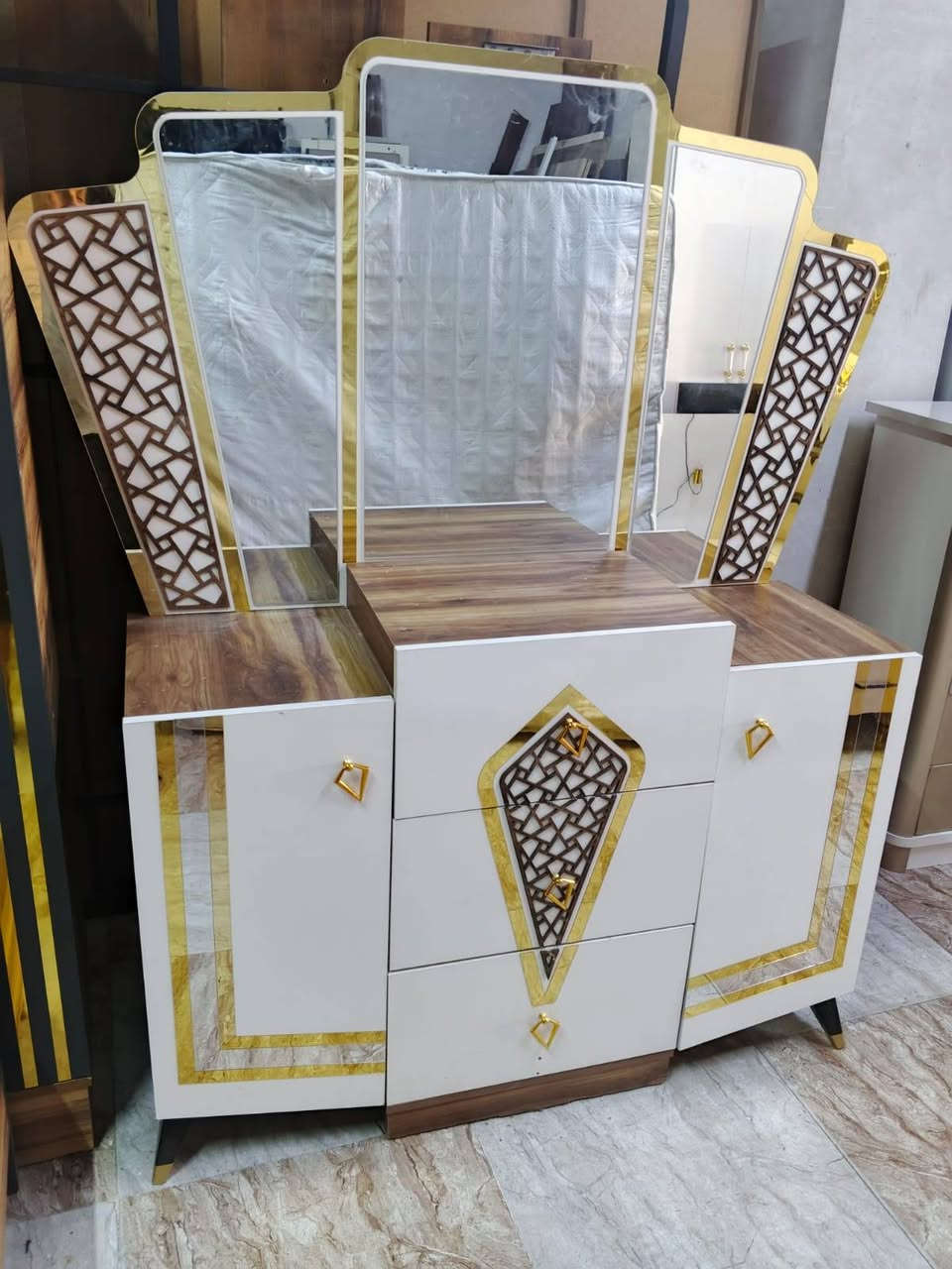 غرفه للبيع سعر ٥٥٠ بيها مجال شراي تعال خاص عنوان كركوك
العنده غراض للبيع راسلوني *********** او اتصال ع رقم
