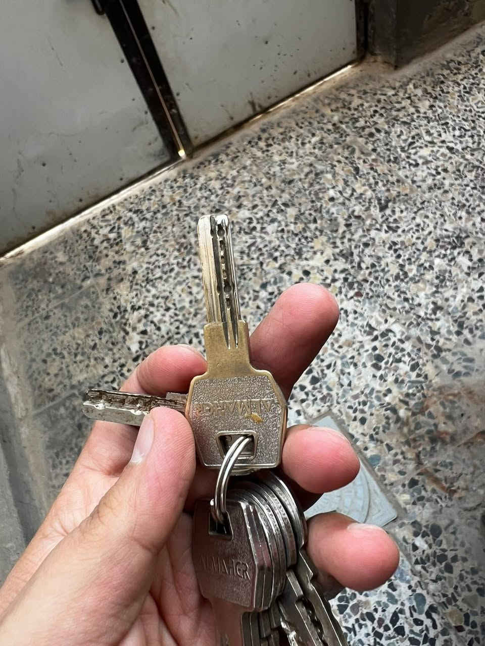 حي النداء منطقة 55 • ١٠٠م • طابق ونص