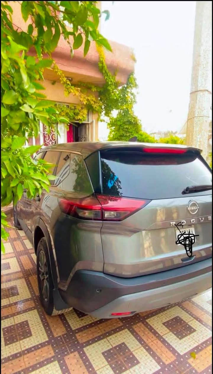 بسم الله…
نيسان روج 2023 وارد امريكي ضرر بنيد ودعاميه 
مواصفات نص فول يعني مكينه ثلاث سلندر تيربو اقتصادي شاشه كامره حساسات رادارات تحكمات لايتات زنون لد السعر 145 ورقه للاتصال ***********
