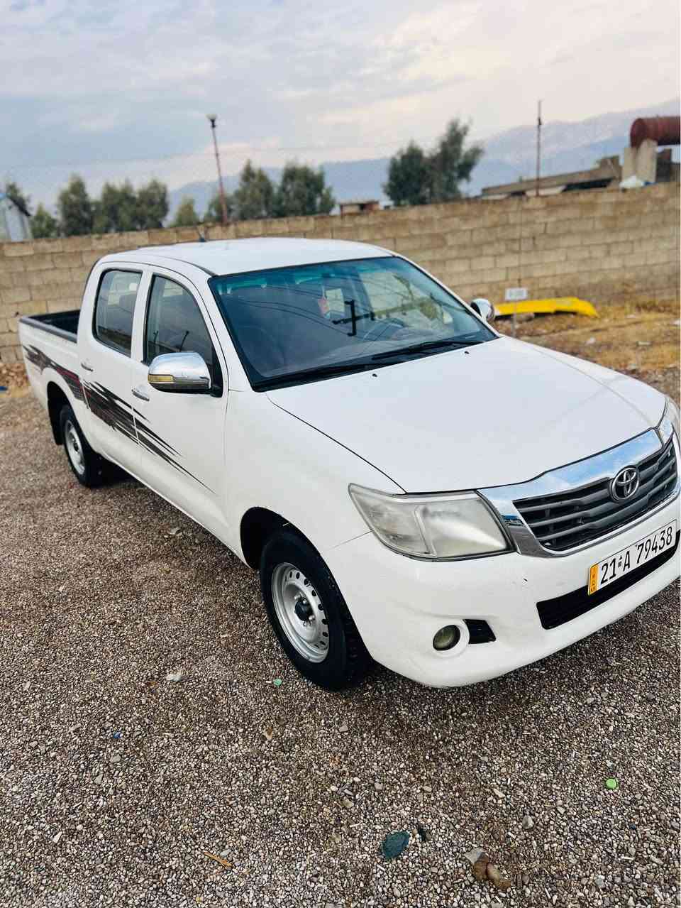 سەرەتا بەناوی خوا مەرزێ مۆدێل 2012  پارچەڕەش لەسەر ساقی سەنەویو ڕەقەمی تازەیە بەناوی خۆمانۆیە تا 2030
سەقفو شانو لایەک لەبۆدیەکەی بۆیاخ نیە مەکینەی نەکراوەتەوە نەیش گۆڕاوە سەرفو دوکەڵو بخار بەشەرت تاقم یایەو ویلی تازەیە زۆر جوانە سەیارەکە زۆر تنو تۆڵە یەک دینار مەسرەفی نیە  سەیارەکەمان لای چەمەلۆخی سایەق یەک تۆز ناو گرتنی هەیە شایەنی باس نیە تەبریت ساردو گەر مەزبوتە گێڕو مەکینەو ئەک سلو شەنسی بەشەرتە تەحویلو وەکالە بەشەەتە سعر 140گەڵا  ئاڵو گۆڕیش دەکەم  شوێن سەیسادق *********** حلبجة, السليمانية
