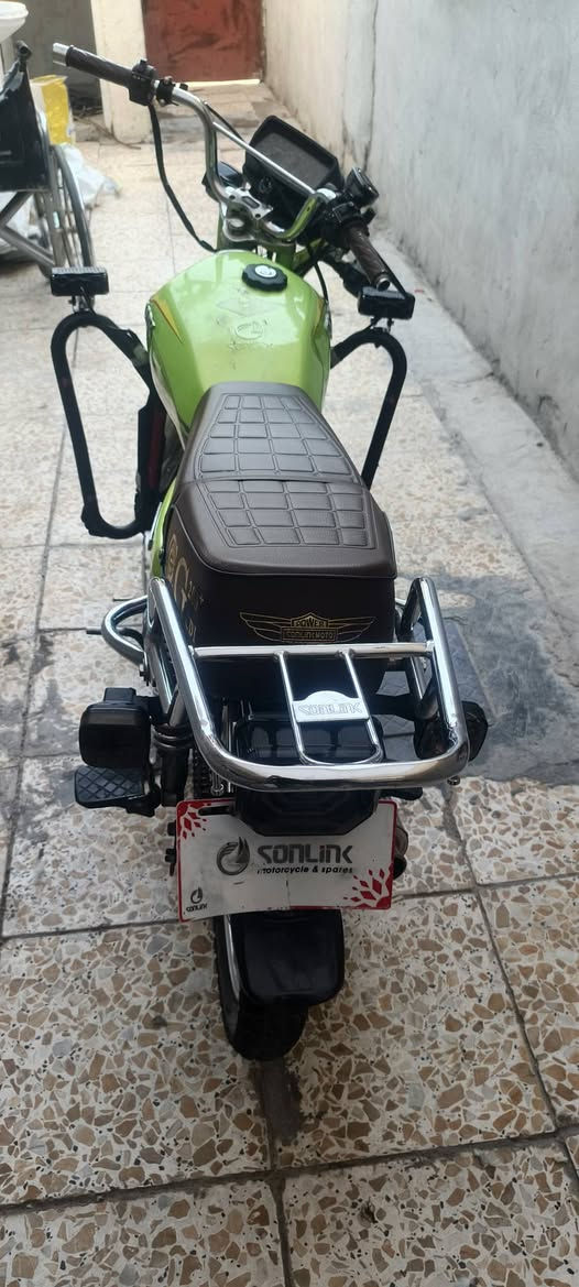 سلام عليكم دراجه سولك 200cc
دراجه نضيفه اي نقوص مابيه 
سلف هندر شغال كهربايات شغاله 
دراجه مامفتوحه ولا متعوبه 
بيه نقص بس دواسات مال راكب لوره 
سعر 675وبيه مجال بصيط 
مكاني بغداد الغزاليه رقمي 
***********
