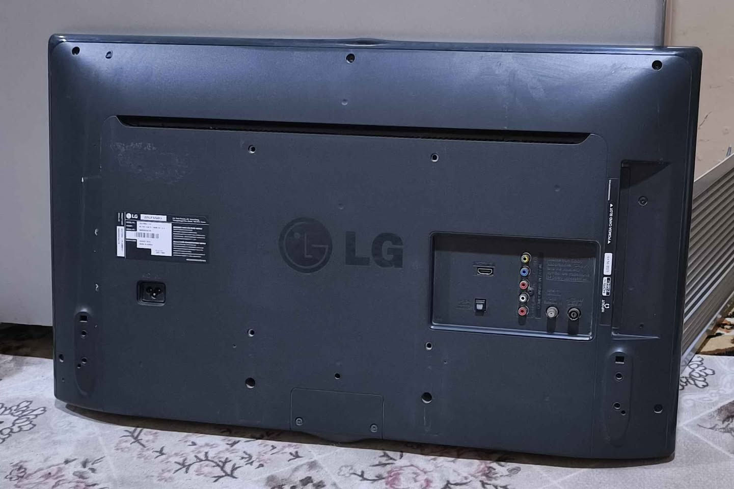 LG • شاشه مكسوره • ٣٢عاديه