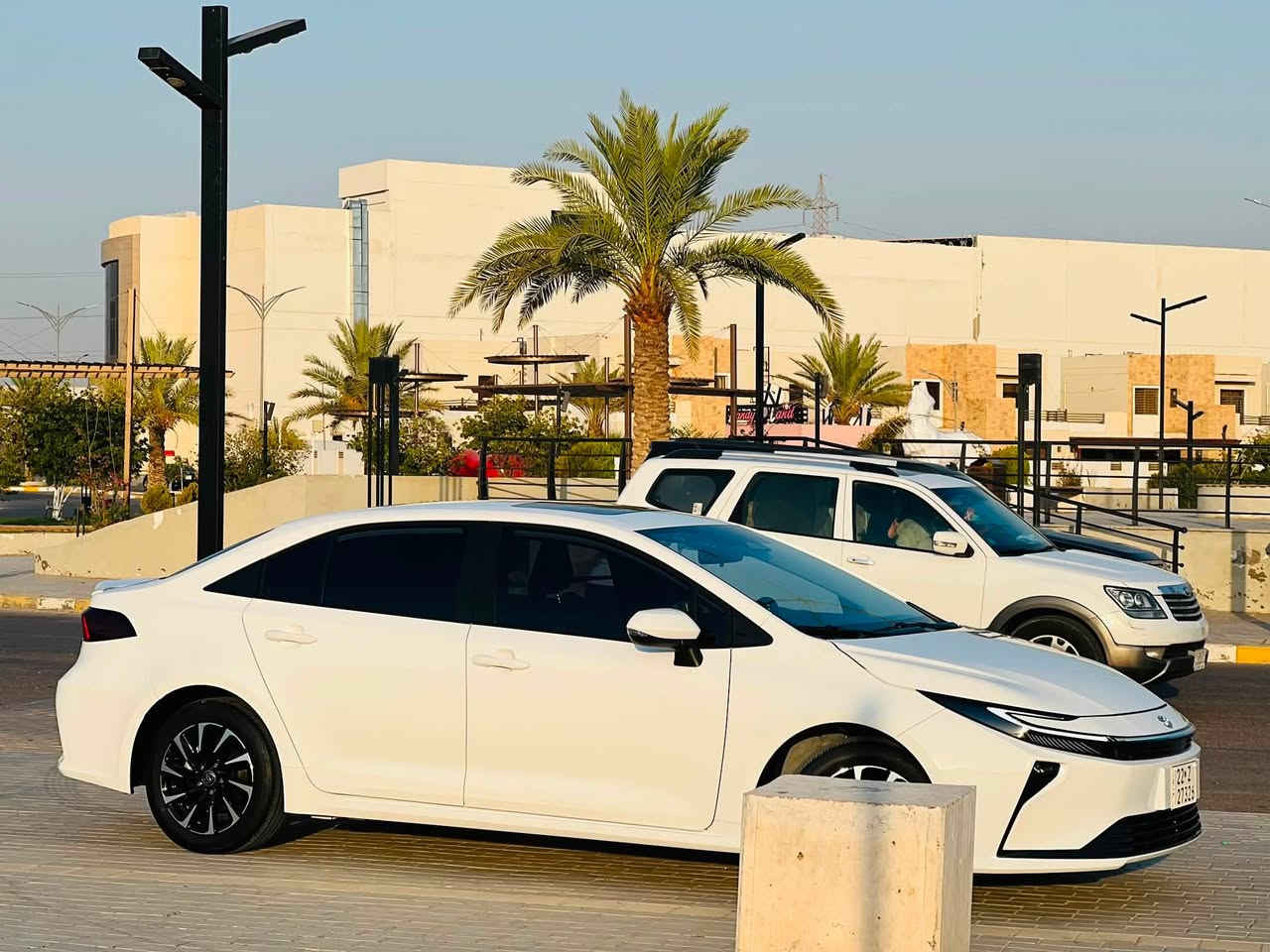 توفر كورلا موديل  ٢٠٢٦ فول مواصفات ماشيه ٤٠٠٠
* القوة: 132 حصان.
* العزم: 174 نيوتن.متر.
* ناقل حركة CVT.
* دفع أمامي (FWD). 

وتتوفر أيضاً نسخة هايبرد:

* محرك 1.8 لتر مع نظام هجين.
* القوة الإجمالية: 142 حصان.
* ناقل حركة e-CVT.
* استهلاك وقود اقتصادي جداً. 

التجهيزات 

* شاشة لمس 8 أو 9 بوصات.
* دعم Apple CarPlay وAndroid Auto  
* كاميرا خلفية.
* حساسات أمامية وخلفية.
* مثبت سرعة.
* تشغيل بصمة ودخول ذكي * شاحن لاسلكي.
* فتحة سقف.
* جنوط ألمنيوم 16 أو 17 إنش. 

أنظمة الأمان:

* وسائد هوائية متعددة.
* نظام ABS وEBD وBA.
* نظام الثبات الإلكتروني (VSC).
* مراقبة ضغط الإطارات.
* كاميرا خلفية، 
العنوان تكريت مجمع بيتي  
والاستفسار (***********)

