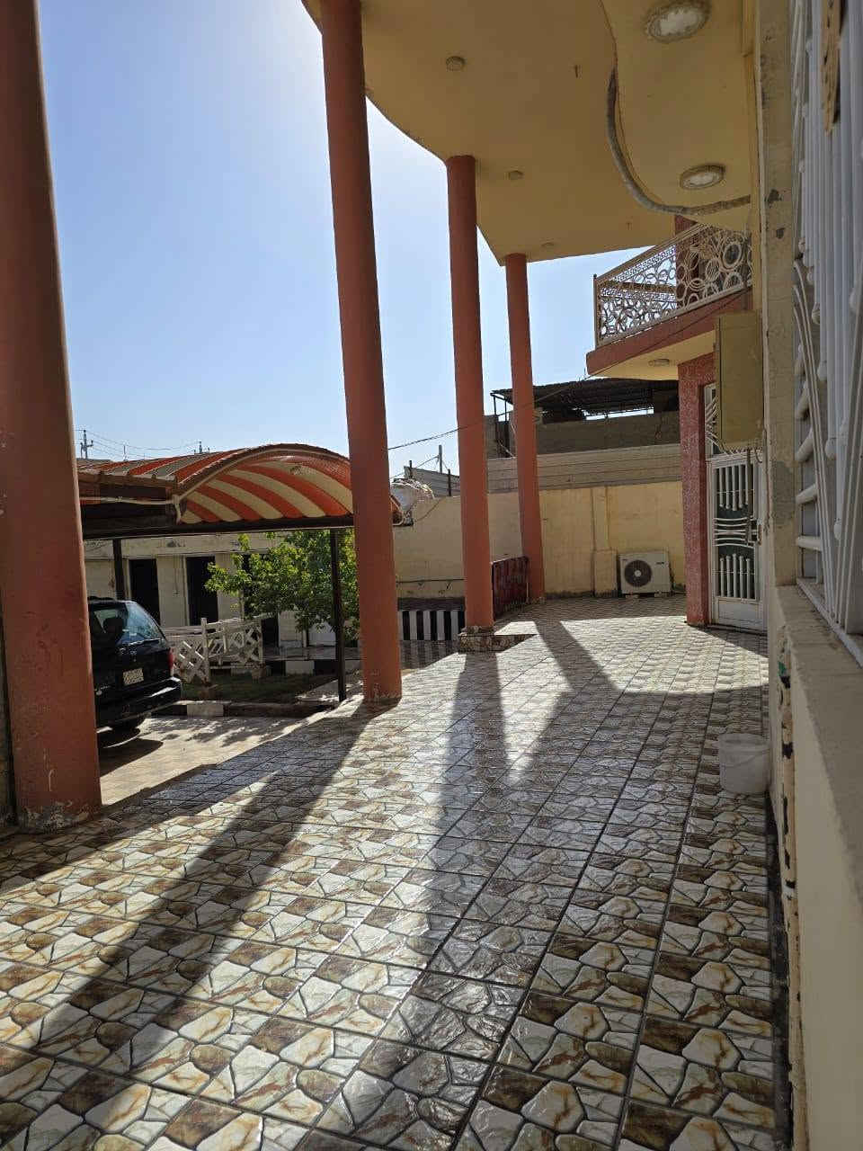 بيت للبيع مساحه 950 متر طابقين الطابق الاول غرفتين والطابق الثاني غرفه مساحه البناء 235 متر العنوان الحله الابراهيمه للاستفسار الاتصال على الرقم ***********
