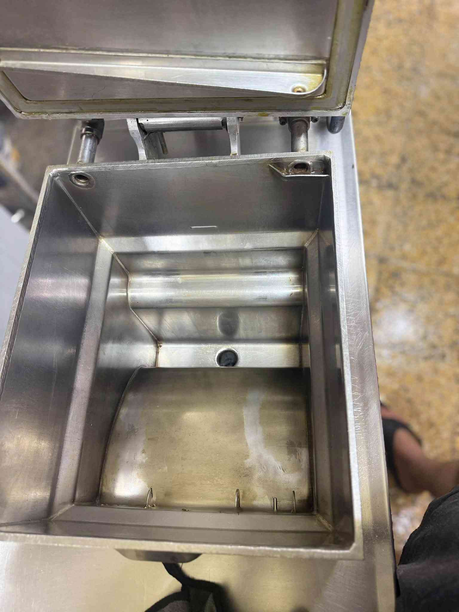 أمريكي • وكالة • بغداد