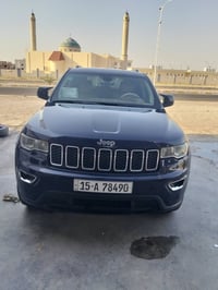 جيب لاريدو 2017 وارد امريكي بدون اي ضرر بيها بطرف الباب عكس السايق شوي...