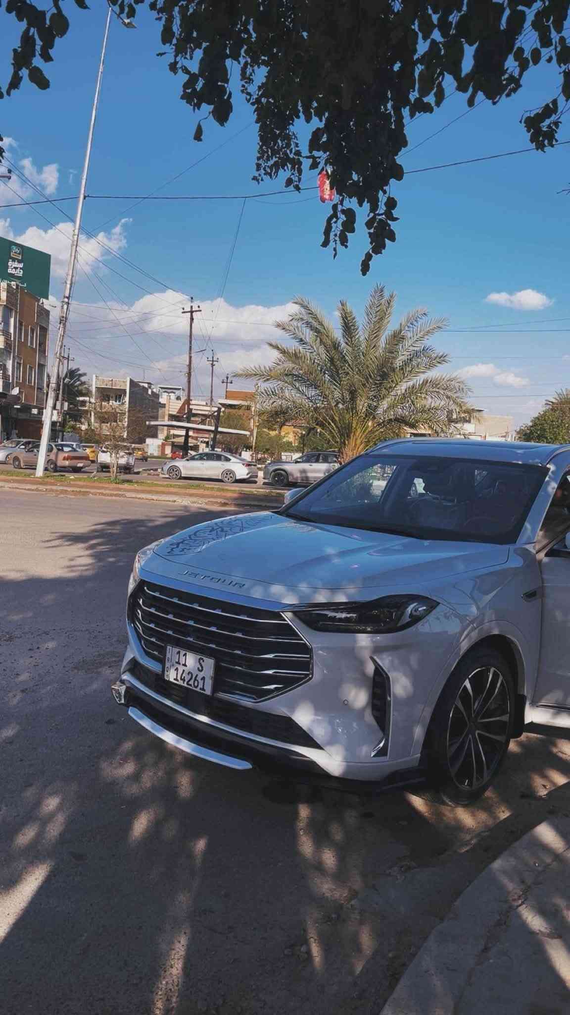 التفاصيل داخل الصوره

نص مكتوب في الصور:
- ٢:٢٩
- بيع مباشر سيارات العراق
- مجموعة عامة
- للبيع جيتور X70 بلس لاكجري (Jetour X70 Plus Luxury)
- الموديل: (2024)
- اللون: (ابيض )
- المحرك: 1.6 تيربو
- الفئة: لاكجري - أعلى مواصفة
- الحالة: سيارة نظيفة جداً وخالية من الحوادث (إذا كانت كذلك)
- المواصفات:
- شاشة كبيرة ونظام ملاحة
- كاميرات 360 درجة
- فتحة سقف بانوراما
- مقاعد جلد
- تشغيل بصمة وستارت
- حساسات أمامية وخلفية
- تكييف خلفي
- جنوط رياضية
- السيارة بحالة ممتازة والاستعمال خفيف، والفحص بأي مكان يرغب به المشتري. وداخل الضمان السياره بشركه هارلم ✨
- السعر: (١٦٢ وبيها مجال )
- الموقع: (الغزاليه )
- للاستفسار والمراسلة: ***********
- ترهم مراوس حسب الاتفاق 👍✅