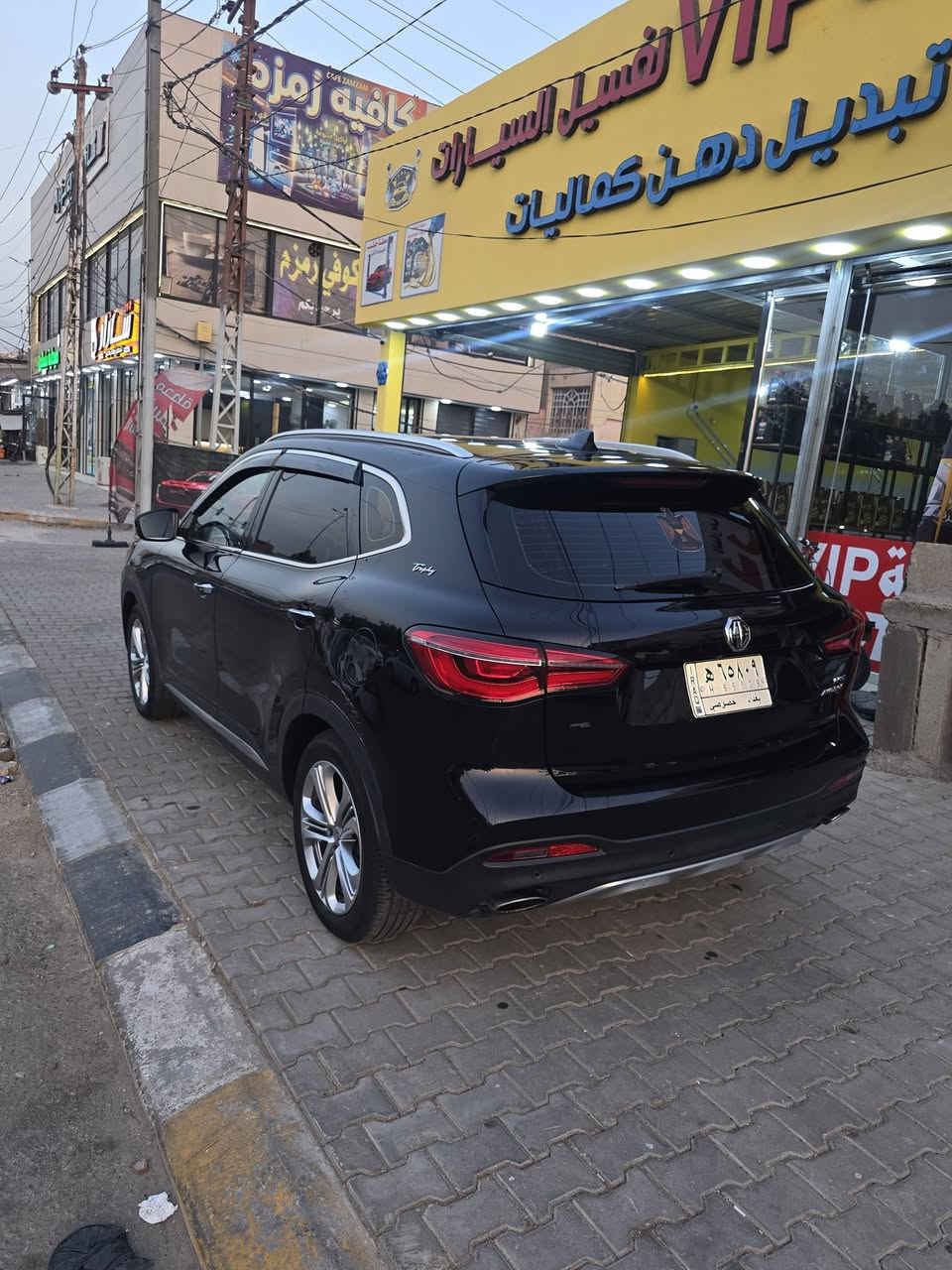 سيارة MG HS للبيع جوا السوك خواتها 140 اقل شي اعلى مواصفات سيارة رياضية وعالية هاي مو ZH هاي تختلف فئة تروفي مواصفات الماني :للبيع سيارة ام اجي HS MG 2020 تروفي
#للبيع MG Hs 3.0T فول 1/1
‎‏

‎ المحرك : 2.0  توربو (بنزين)
مع امكانية تفعيل الدفع الرباعي.
سيارة فخمة جدا!
‎‏‎
العداد 55 الف كم 
خليجي من العراق الشركة الرسمية.

بيها تبديل باب خلف السائق فقط 
 
مكان السيارة: النجف 
 
جميع الصيانة الدورية معمولة لها:
المواصفات:
داخل جلد احمر 
محرك 2.0 تيربو
ناقل سرعة دبل كلتش 7 سرعات
قوة المحرك 231 حصان
عزم الدوران 360 نيوتن/متر
‏نضام AWD فور ويل
جنط 18 المنيوم
اطارات جديده
مصابيح نهارية LED
اضاءة ترحيبية
هاند بريك الكتروني ( بصمة هاند بريك)
مكابح انتظار الكترونية AutoHold
‏A.B.S
نظام الثبات الالكتروني ESP
نظام توزيع قوة الكبح EPD
نظام مكابح المنعطفات CBC
نظام مراقبة ضغط الهواء في الاطارات
نظام مساعد صعود التلال HAC
نظام مساعد نزول التلال HDC
نظام مكابح من كونتينتال
حساس خلفي
نظام ايقاف المحرك عند الانتظار Stop&Go
مرايا كهربائية مع تدفئة
اشارات في المرايا الجانبية
مرايا قابلة للطي كهربائيا
مقود جلد
فتحة تكيييف خلفي
نوافذ كهربائية مع فتح واغلاف اوتوماتيكي
مثبت سرعة
بصمة
مقود قابل للتعديل
شاشة 10.1 انج
نظام ملاحة (نافيجيشن)
ثلاجة
بلوتوث
مداخل USB  مع شاحن
‏Android Auto
‏Apple Car Play
تحكم بالمقود
عادم مزدوج ( دبل اكزوزت)
ارضيات MG
كروم حول النوافذ
شبكة كروم
مرآة داخلية تعتيم
فلتر لتنقية الهواء و فلتر للغبار
مقابض كروم
حساس مطر
اغلاق النوافذ تلقائيا عند قفل السيارة
مصابيح امامية LED كريستال
مصابيح خلفية LED مع اضاءة تتابعية
اضاءة داخلية 44 لون
6 وسائد هوائية
نظام كشف النقطة العمياء
حساس لكشف السير الجانبي عند الرجوع للخلف بالسنتمترات يطلع المسافة
انذار فتح الابواب للاطفال
مقاعد امامية كهربائية
مقاعد رياضية فاخرة مطعمة بالكنتارا
ناقل سرعة في المقود (بادل شيفتر)
تكييف الكتروني ثنائي المنطقة
فتحة سقف بانوراما
حقيبة كهربائية شفط (دبة كهربائية)
شاشة عدادات 12.3 انش
4 أنظمة قيادة سبورت/قياسي/اقتصادي/مخصص
نظام قياد Super Sport للسرعة الفائقة

 
السعر 127 ورقة 

الاتصال
***********

سيارة MG HS للبيع جوا السوك خواتها 140 اقل شي اعلى مواصفات سيارة رياضية وعالية هاي مو ZH هاي تختلف فئة تروفي مواصفات الماني :للبيع سيارة ام اجي HS MG 2020 تروفي
