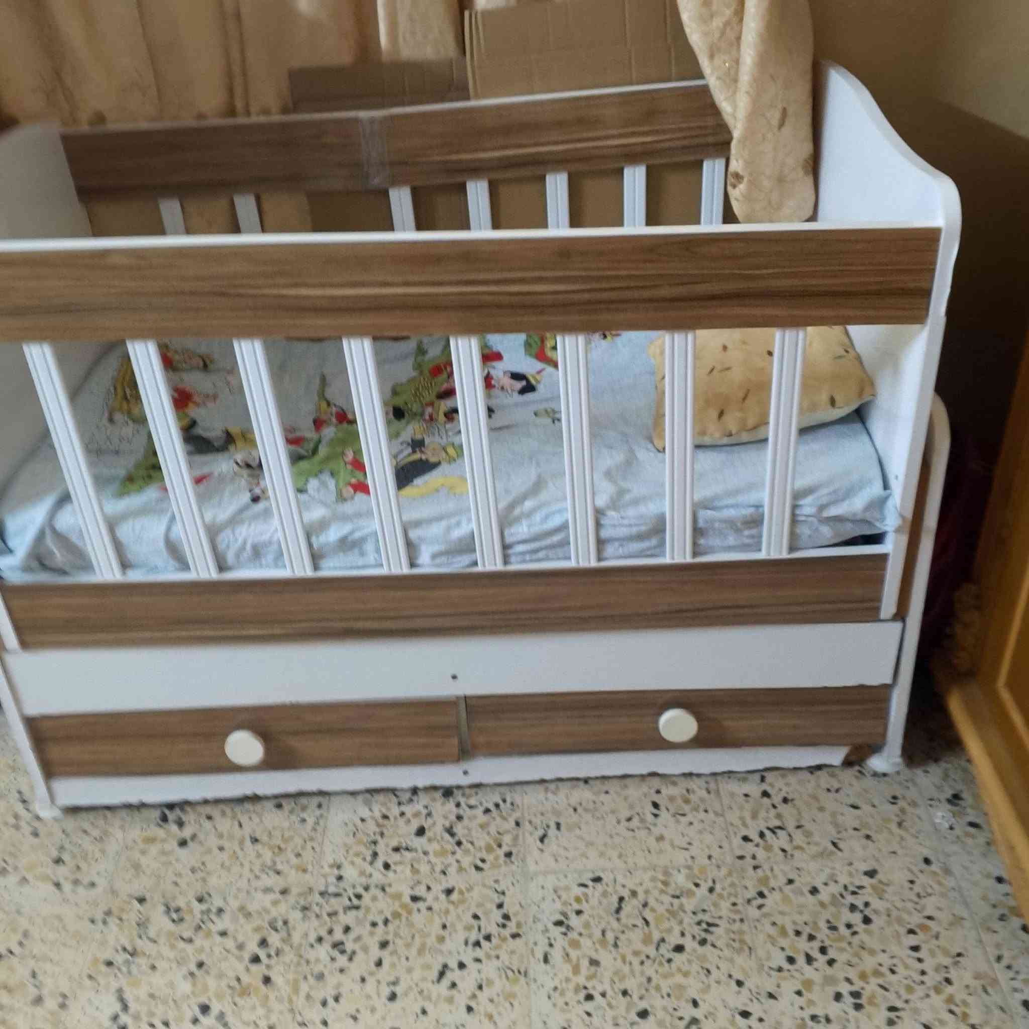 تخت طفل 80بي مجال  رقم الاتصال ***********
