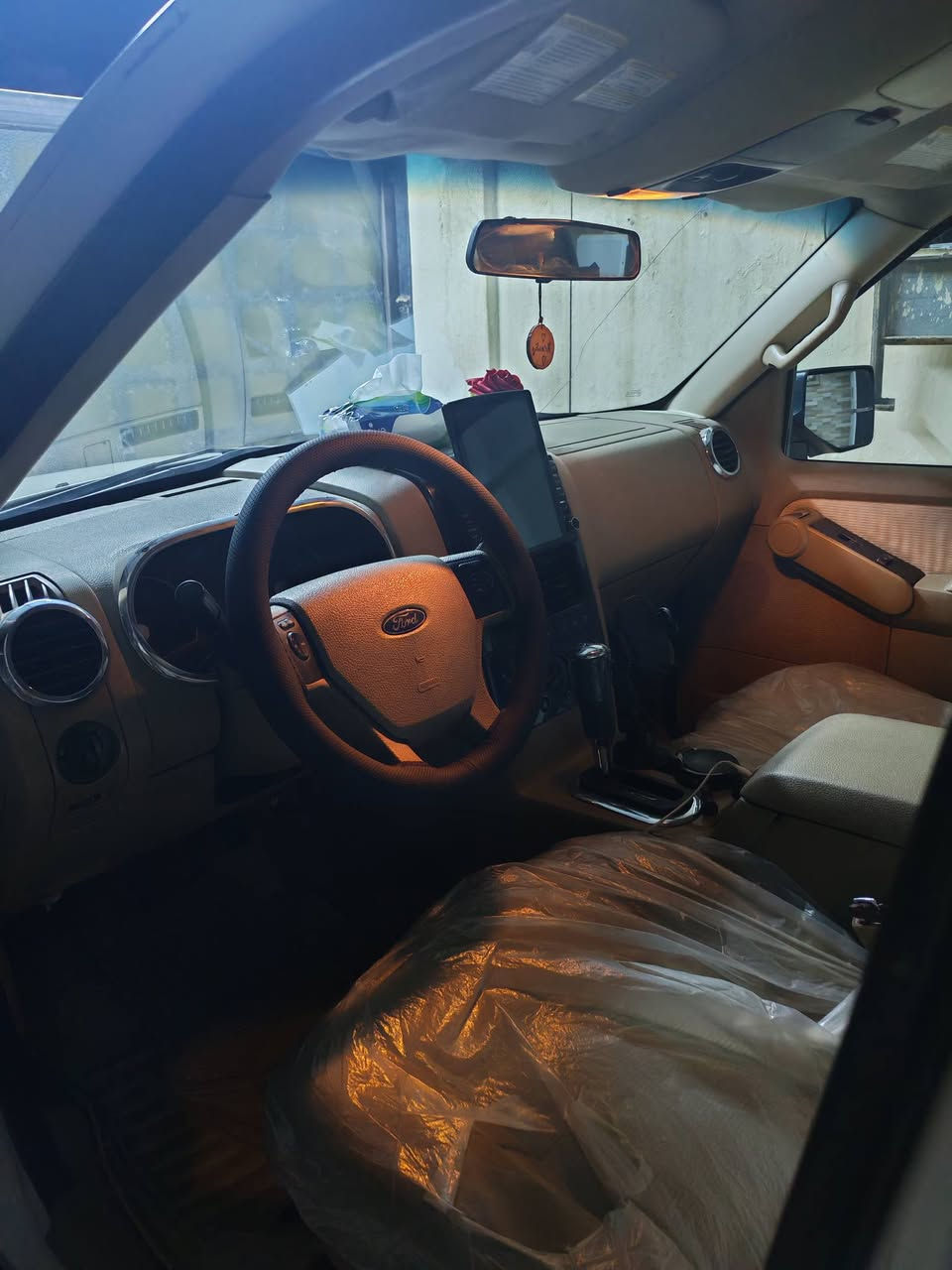 🚘 للبيع فورد إكسبلورر 2008
🔥 فورد إكسبلورر نظيفة ومميزة

🔹 موديل 2008
🔹 محرك 6 أسطوانات – 4000 سي سي
🔹 بدون صبغ
🔹 اللون الخارجي أبيض 🤍
🔹 الداخلية بيجي
🔹 رقم جديد باسمي
🔹 3 قطع تبريد
🔹 مع السيارة محرك وگير كَصّة احتياط
🔹 جاهزة للفحص والمعاينة

📍 الموقع: الموصل
📞 للاستفسار: ***********

💰 السعر يحدد بعد المعاينة 

للجادين فقط — الله يرزق الجميع.
