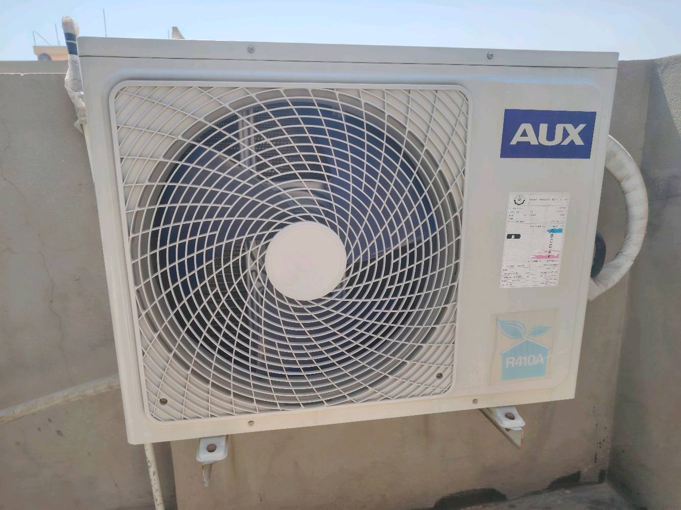 سبلت Aux طن ونصف تدفئة وتبريد مستعمل ٣مواسم صيفية للبيع
ضاغط T3
غاز R410
السبلت شغال على الفحص
السعر 350 قابل للتفاوض
المكان/ بغداد للاتصال ***********