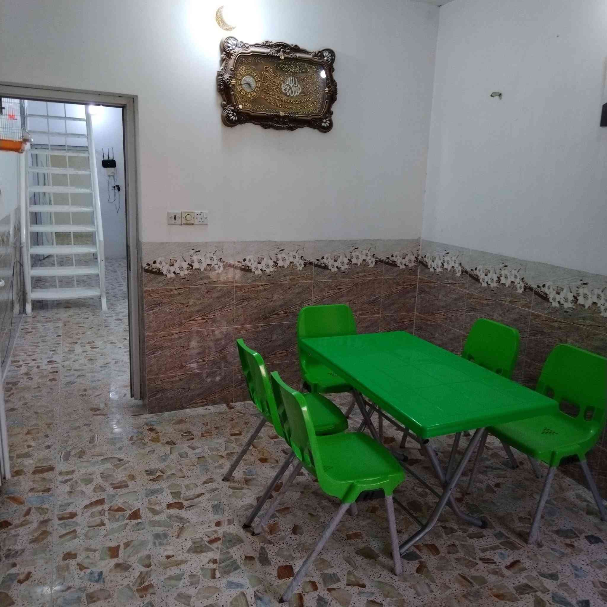 بيت للبيع مساحة ١٠٠م نظيف بناء ٢٠١٧ منطقة حي التراث قرب مدرسة التراث العربي مكون من استقبال ومطبخ٢ وصحيات٢ ومنور وغرفة النوم ٣ المبلغ ١٥٥ مليون رقم ***********
