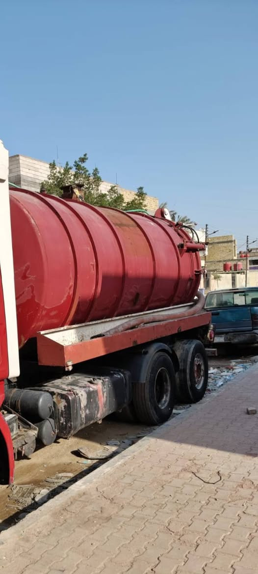 سلام عليكم للبيع تانكي سحب مياه ثقيله تانكي نضيف بي شوي خياس ومصلح كبل لشغل حموله التانكي 16طن طول 6متر مال تك سعر 18 شراي يتصل ***********
