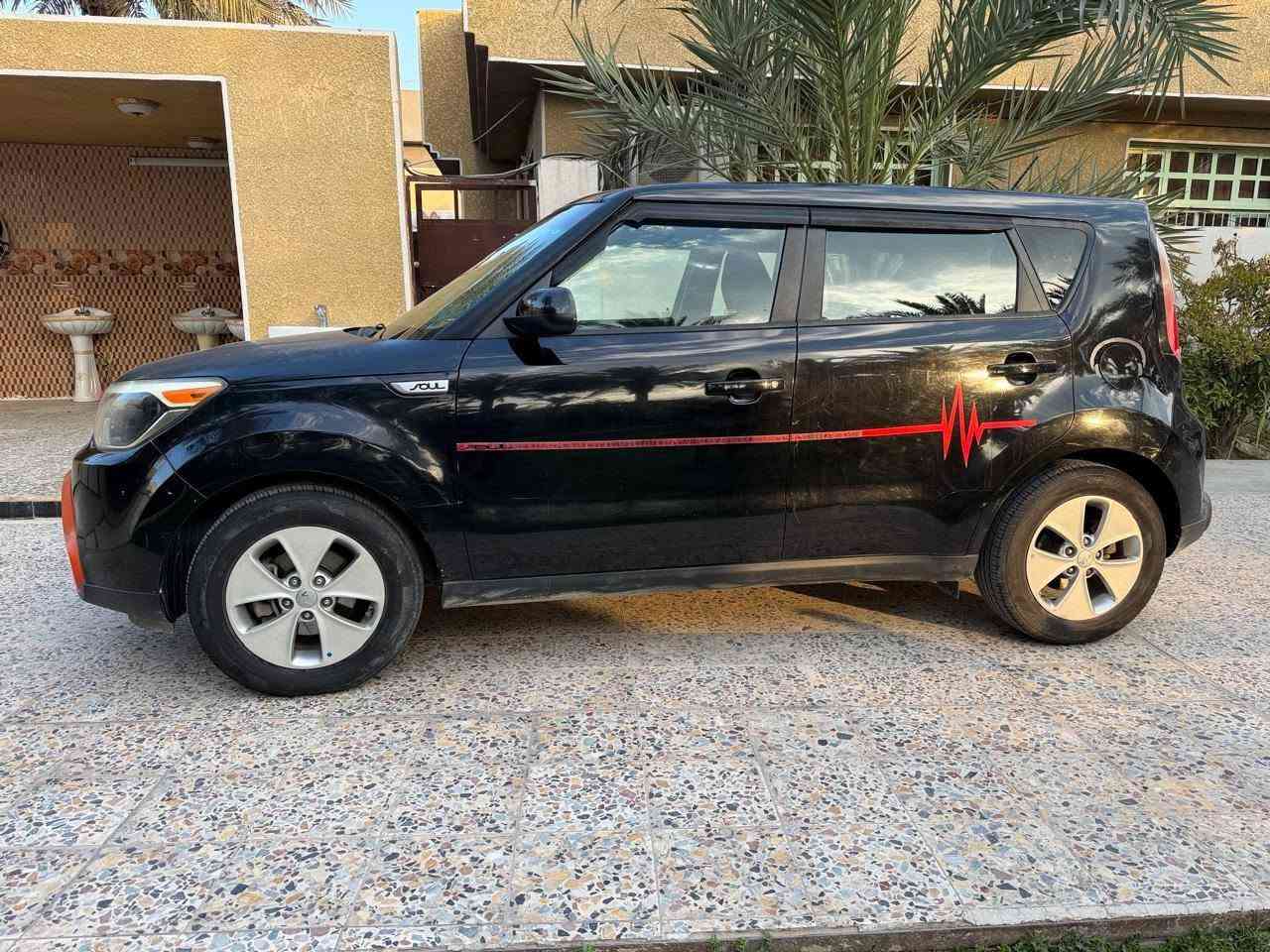 كيا صول  موديل 16
وارد أمريكي  
حادثها الجاملغ الايمن
محرك ١٦٠٠
كير عادي
السعر ٩٠ ورقه وبيها مجال
***********
بغداد بوب الشام
