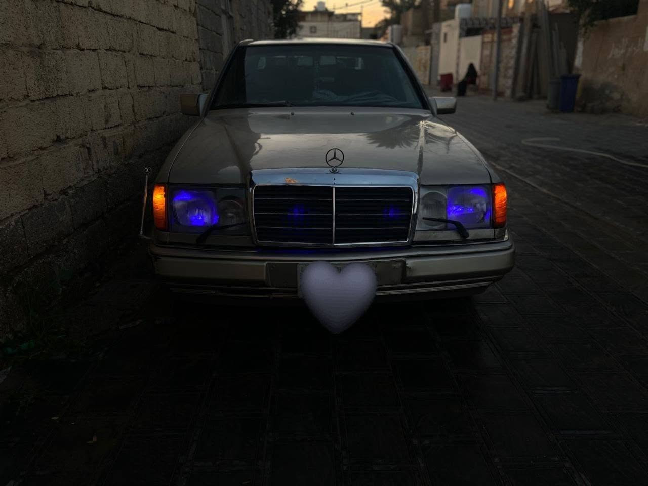 السلام عليكم سياره للبيع مابها كل نقص مال جناي مارسيدس دب موديل 1987سياره بسمي كربلاء عطيشي  ٤٨ وبيها مجال ***********
