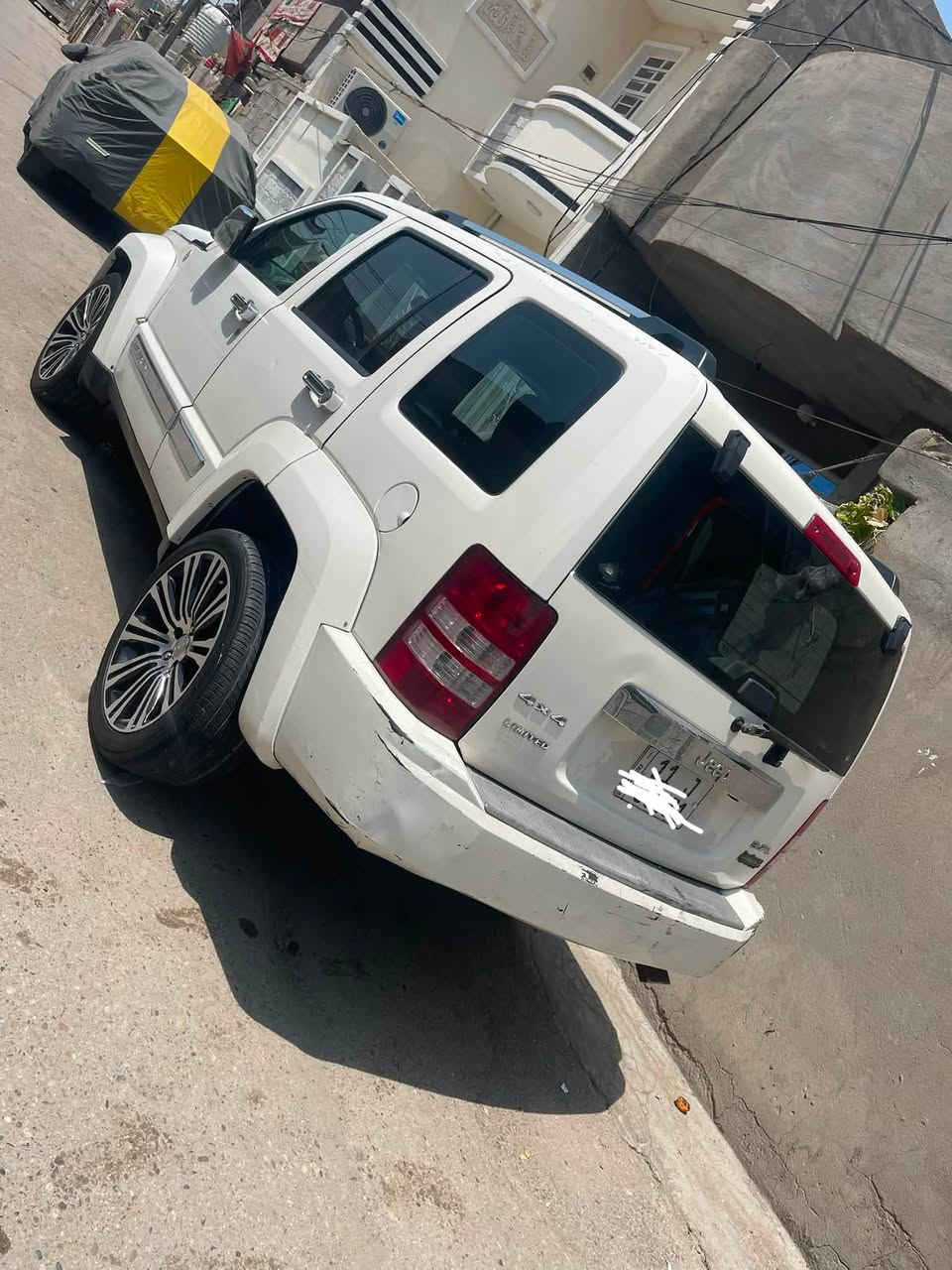 السلام عليكم أعيد النشر بسبب الوعود الكاذبه جيب لبرتي 2008 limited  فول مواصفات فتحة سقف داخل بيجي مكينه 3.7 خير من الله لاتنقيص لاتبخير كير تبريد كله جاهز الصدر الأمامي 50/100 الخلفي 75/100 مكانها بغداد السعر 65 وبيها مجال بسيط حك الجيه للاستفسار اكثر ***********
