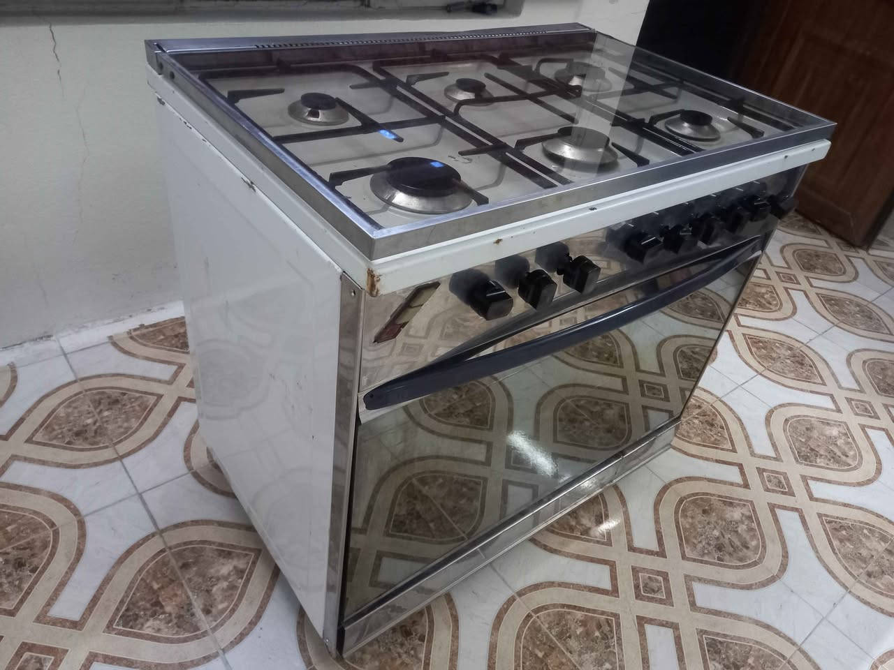 طباخ إيطالي ست عيون للبيع شرط الشغل نظام بوري عشتار الفرن خطين السعر ١٢٥ ألف العنوان موصل حي الصدام بعد السيطرة عالشارع العام طريق بعشيقه *********** *********** يوجد توصيل داخل الموصل أجره عالمشتري موصل, نينوى
