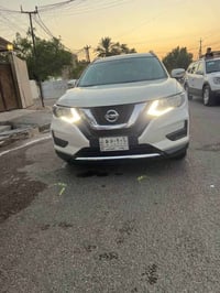 مكلف بالنشر نيسان اكس تريل خليجي ابيض صدفي ماشيه ١٠٨ رقم بغداد  داخل ج...